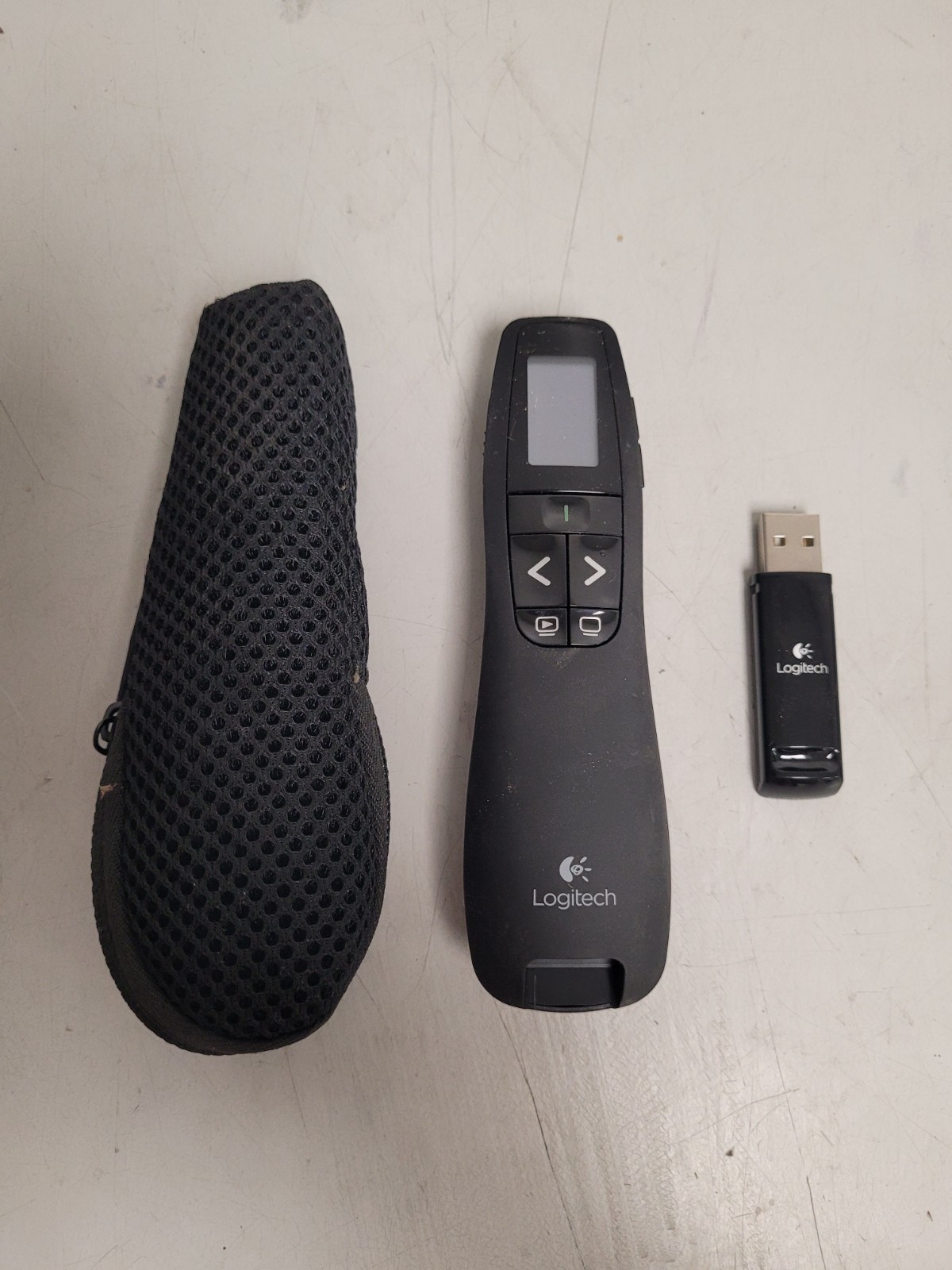 Logitech R800, Wireless Pointer Green Laser USB Receiver LCD,Display W/pouch