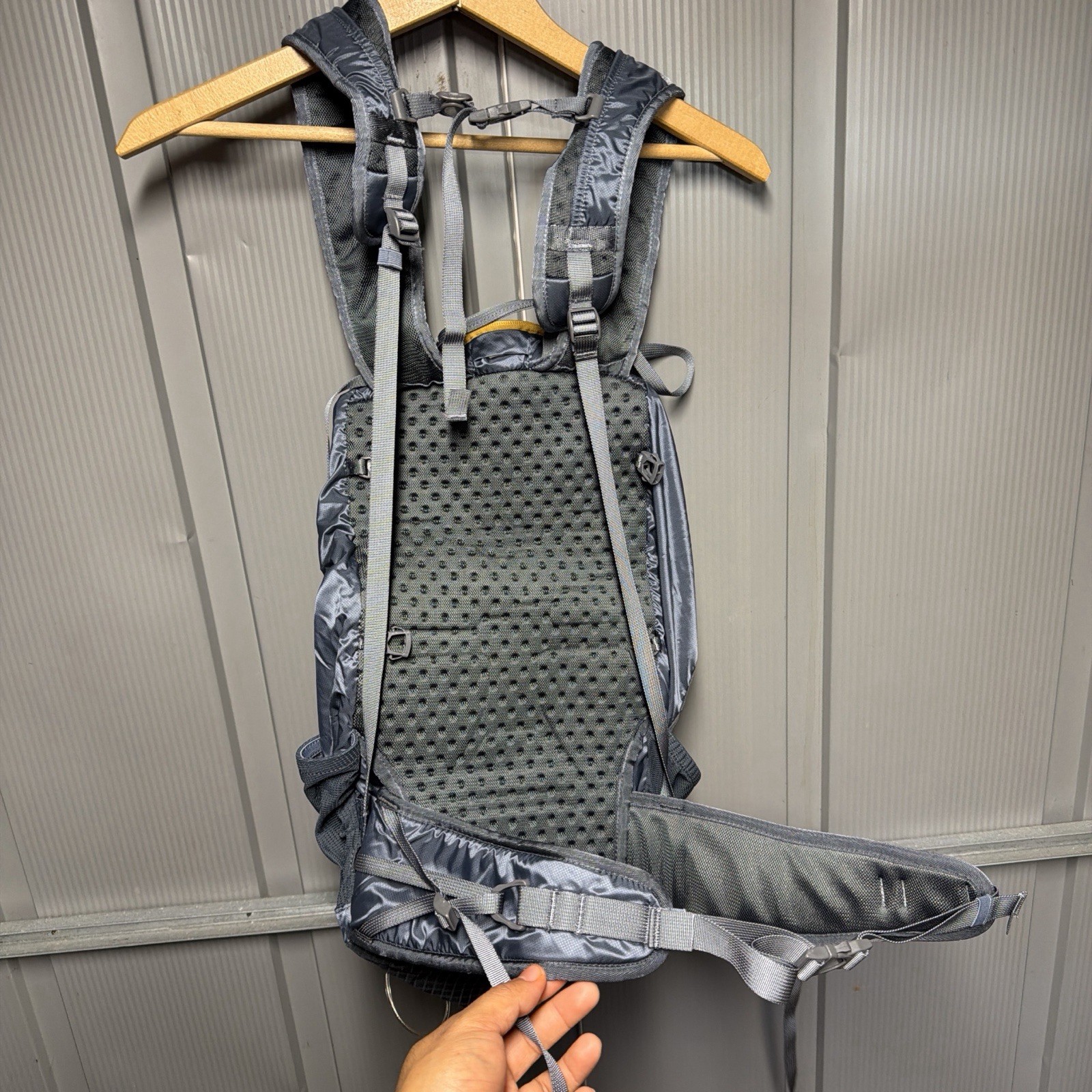 Eddie Bauer FIRST ASCENT BACON Backpack Gray Climbing Hiking Pack Lightweight