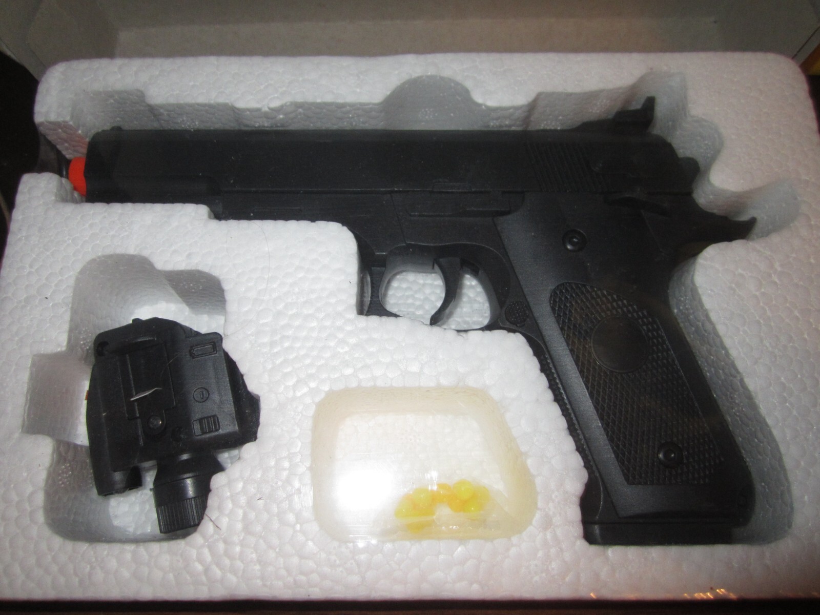 A81B 6MM AIRSOFT GUN WITH LASER SIGHT