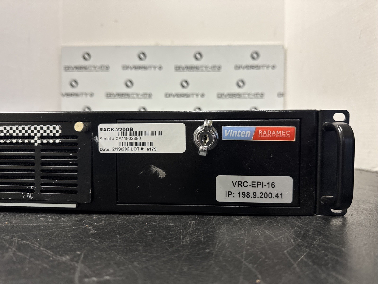 VINTEN Radamec RACK 220GB System Controller - PC CONTROLLER PEDESTAL STUDIO