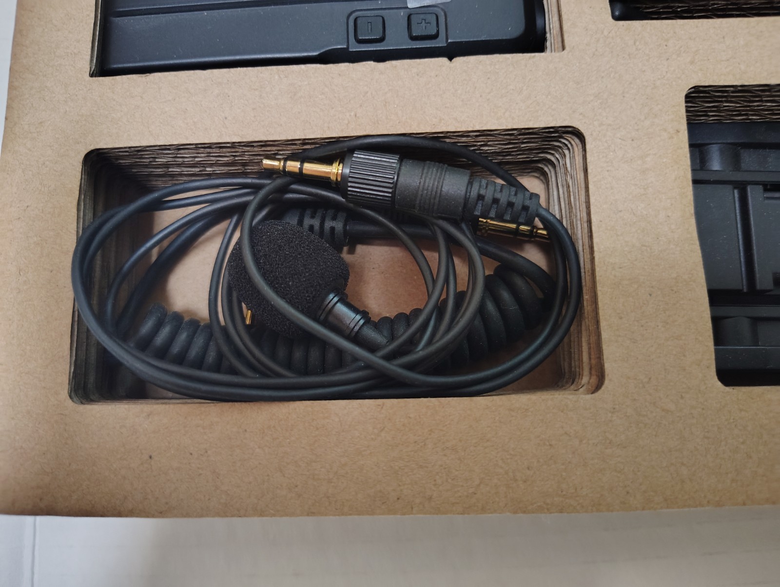 Saramonic UHF Wireless Microphone System UwMic9-RX9 camera mountable integrated