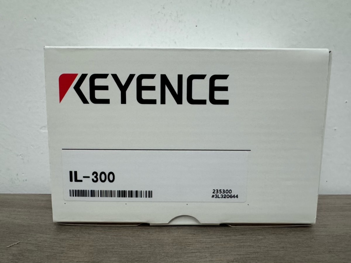 KEYENCE IL-300 Intelligent-L Laser Sensor