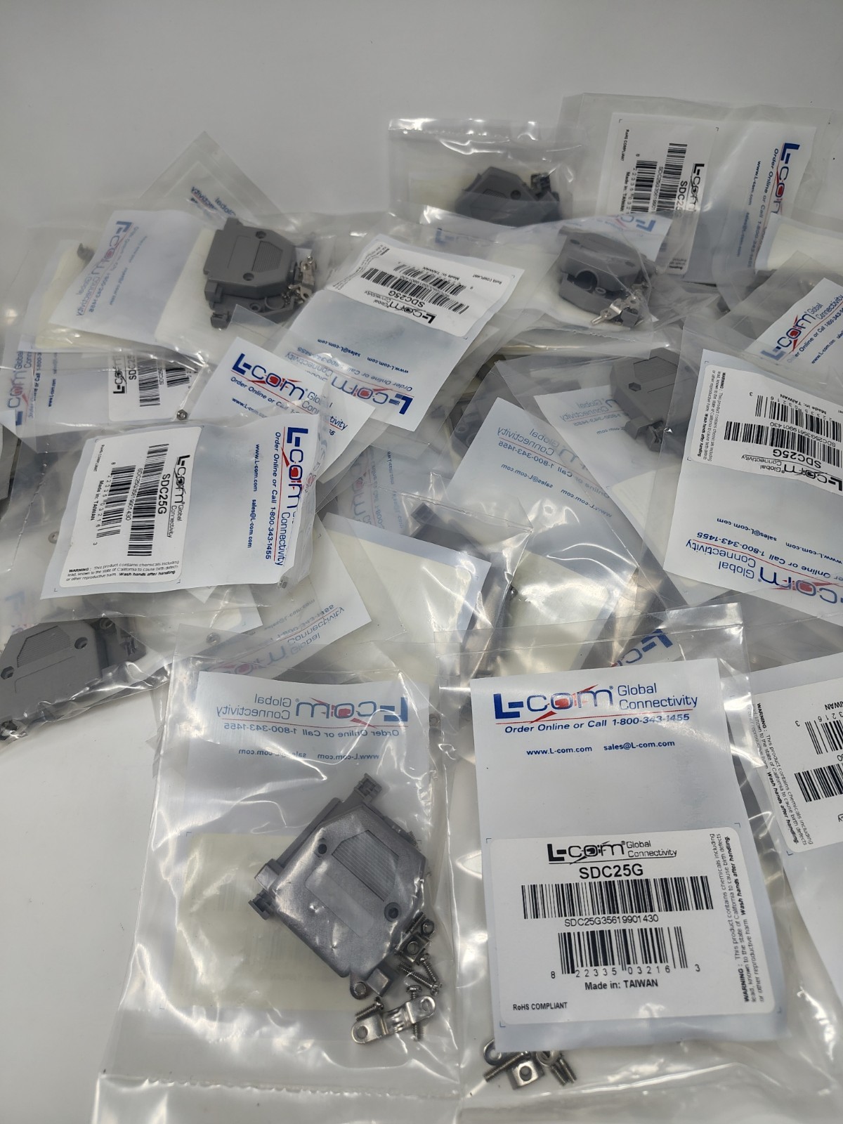L-Com SDC25G DB25 D-Sub Connector Hood Kit Gray RoHS NEW Bulk Qty Available