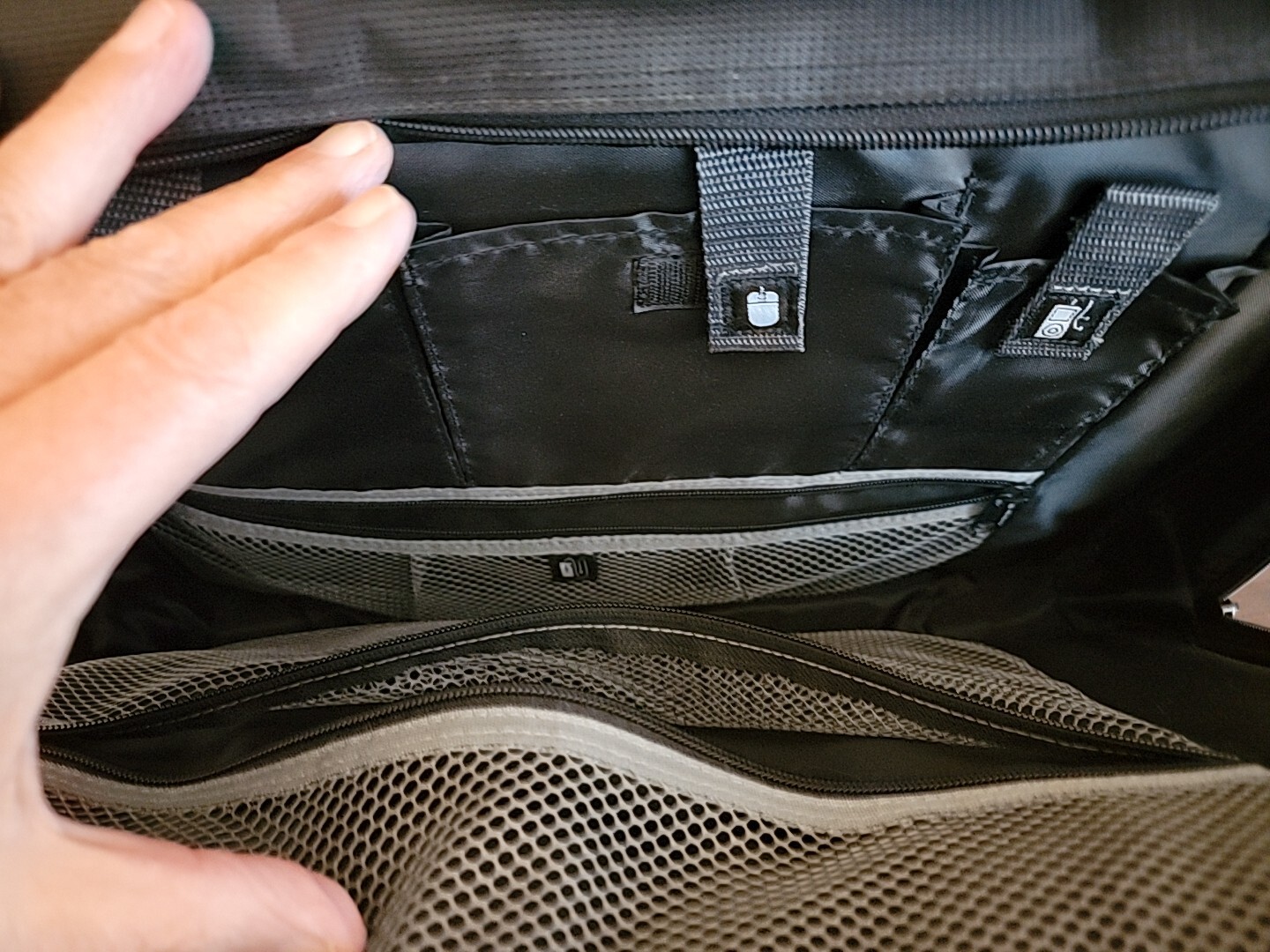 EQUINOX Laptop Computer Bag 17" Black Classic Side Load, Check Point Friendly