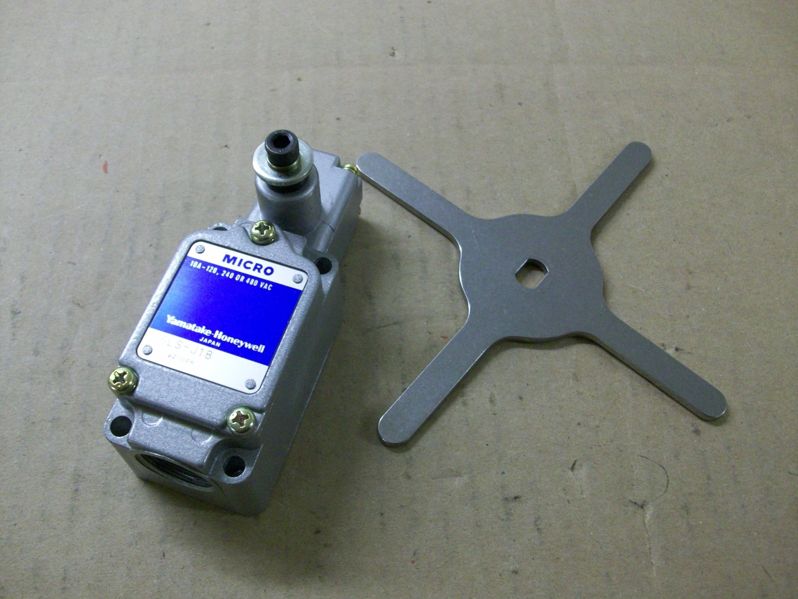 YAMATAKE HONEYWELL   6LS-J18   MICRO SWITCH