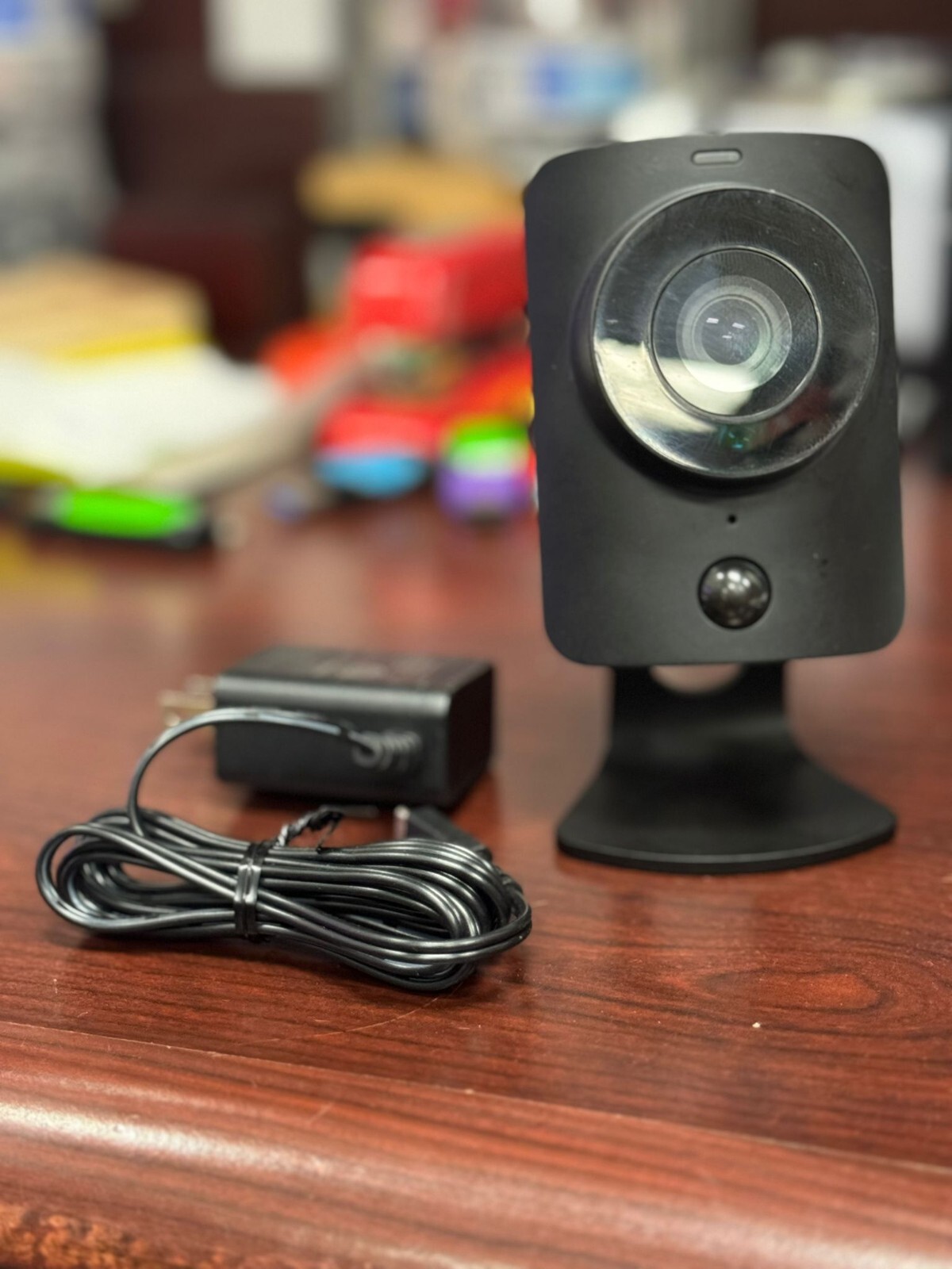 SimpliSafe HD Wired Indoor Security Camera with Built-in Privacy Shutter +AC
