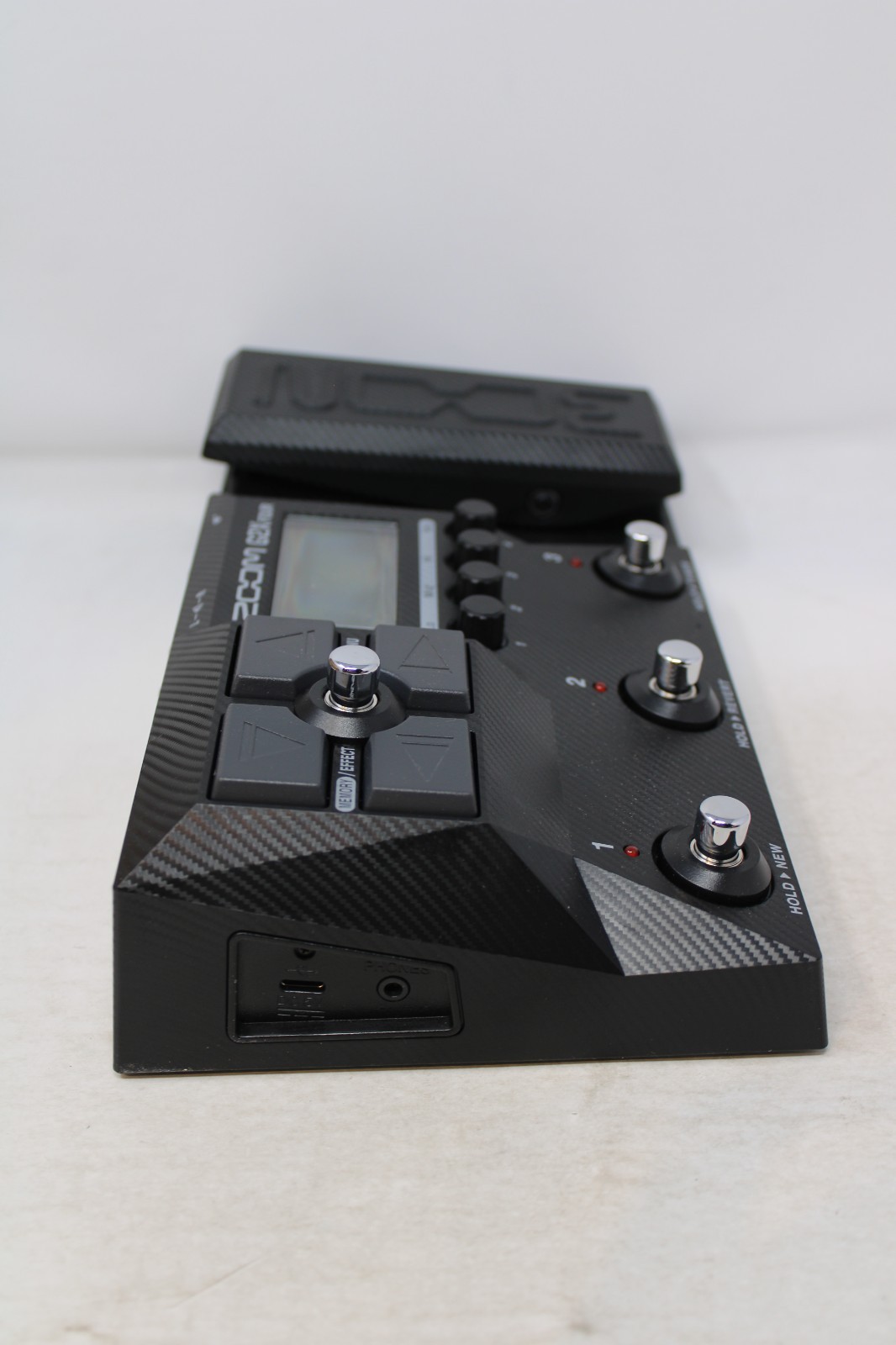 Zoom G2X Four Guitar MultiEffects Processor with Expression Pedal + Box