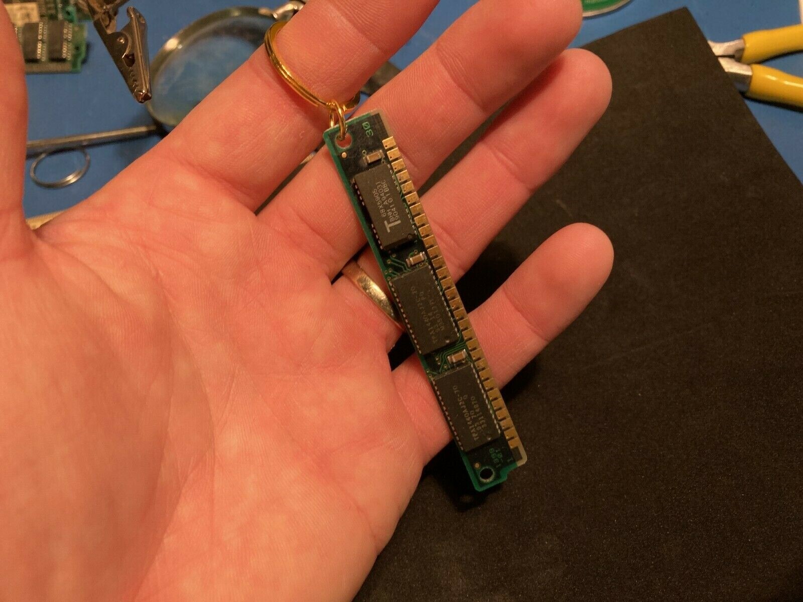 Vintage Computer Memory Keychain Gold 30-Pin 3-Chip SIMM RAM Mac PC Keyring