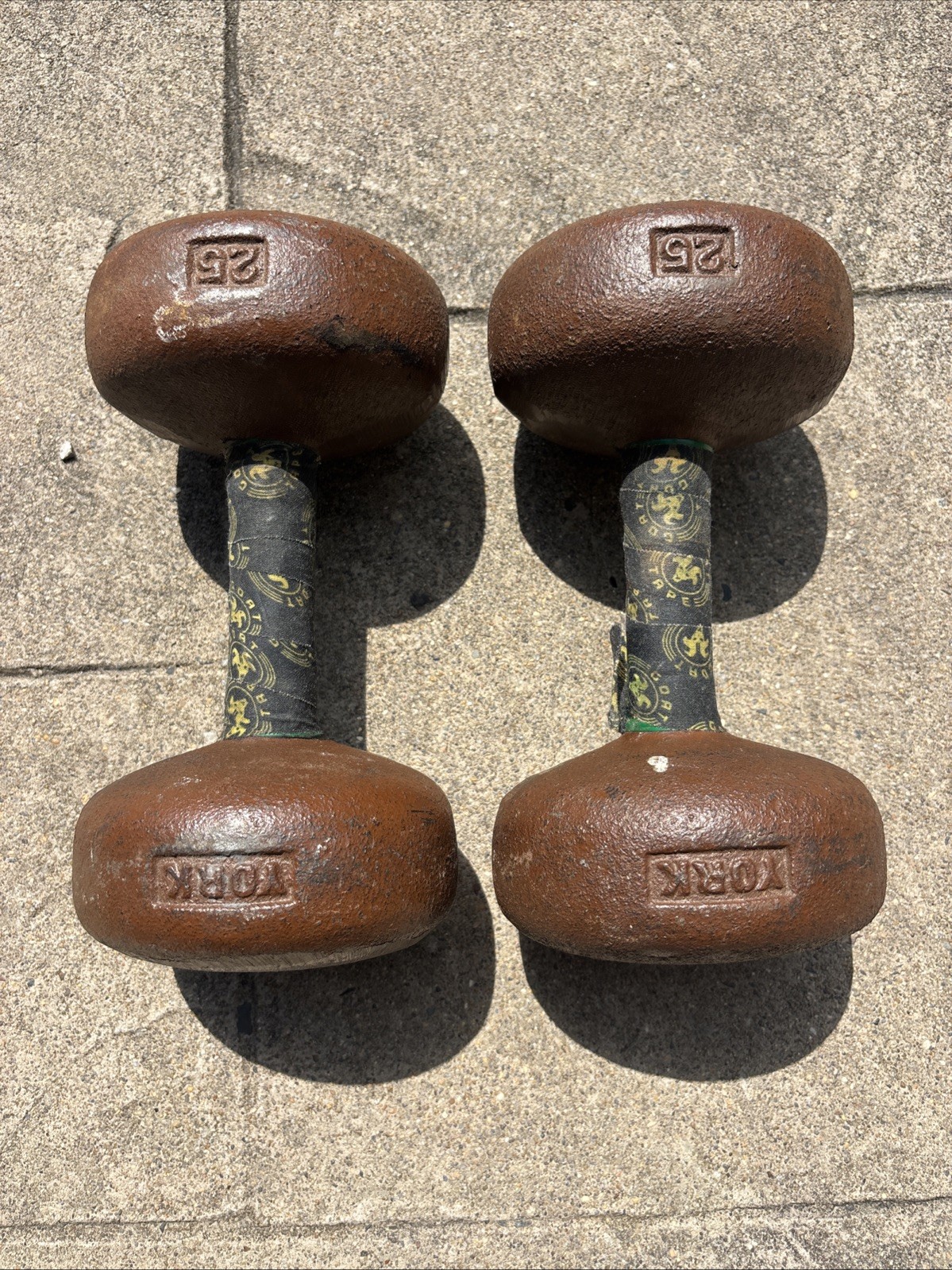 2 Vintage 25lbs YORK Round Dumbbells WWII Era Made USA Painted Rare Bun Style