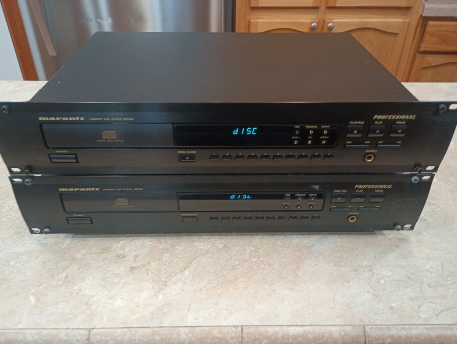 2x Marantz PMD320U Professional Rack Mount CD Player–Made in Japan - FOR PARTS