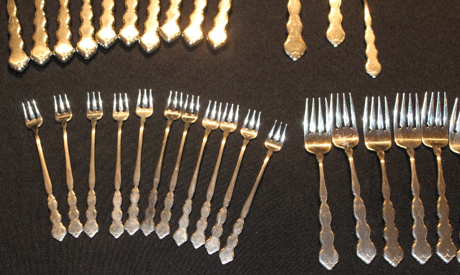 Oneida Valerie 32 Piece Silverplate Flatware Set