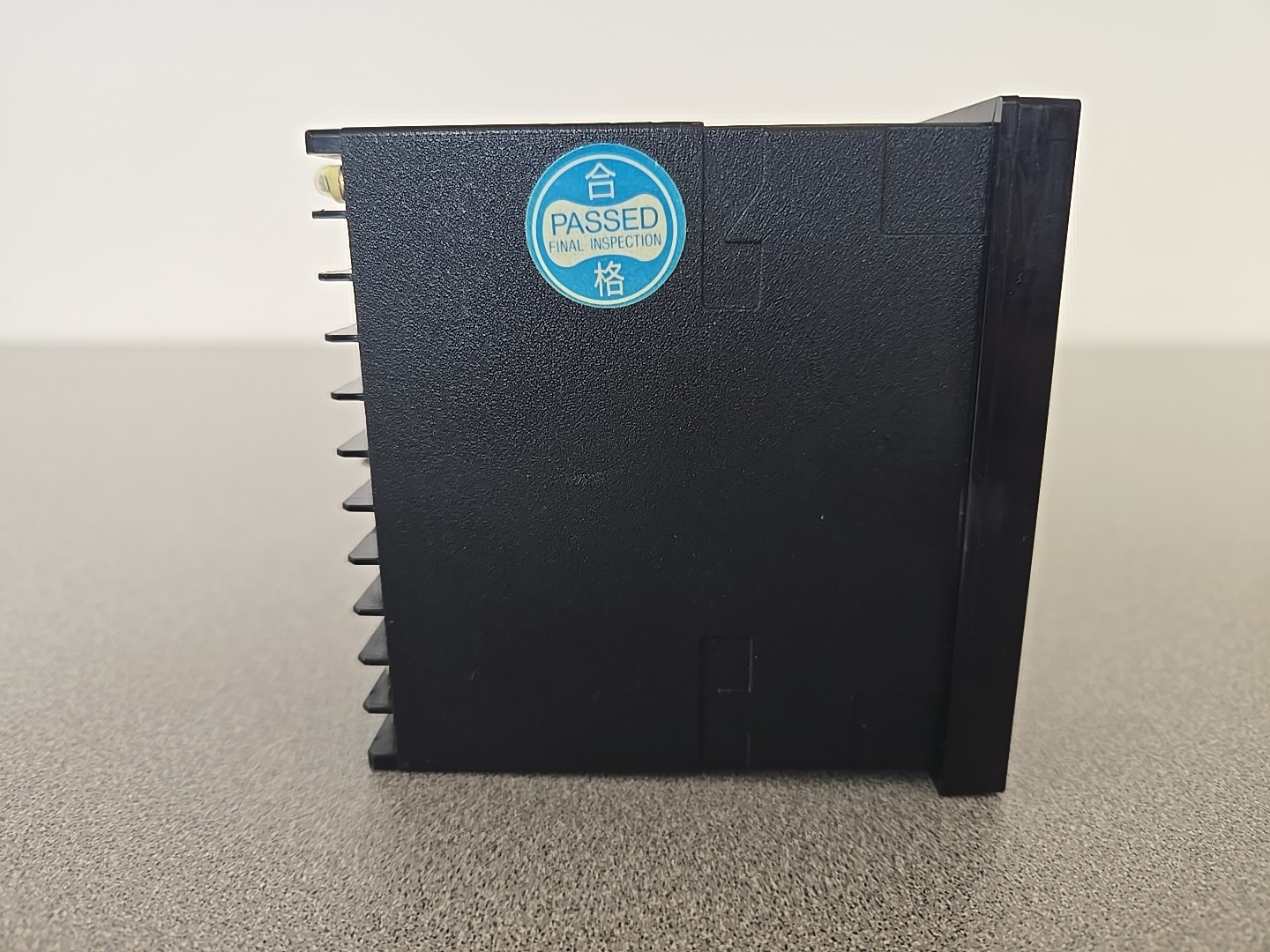 Shinko VCR-134-S/E Temperature Controller – 100–240V AC – Panel Mount 0-400 C
