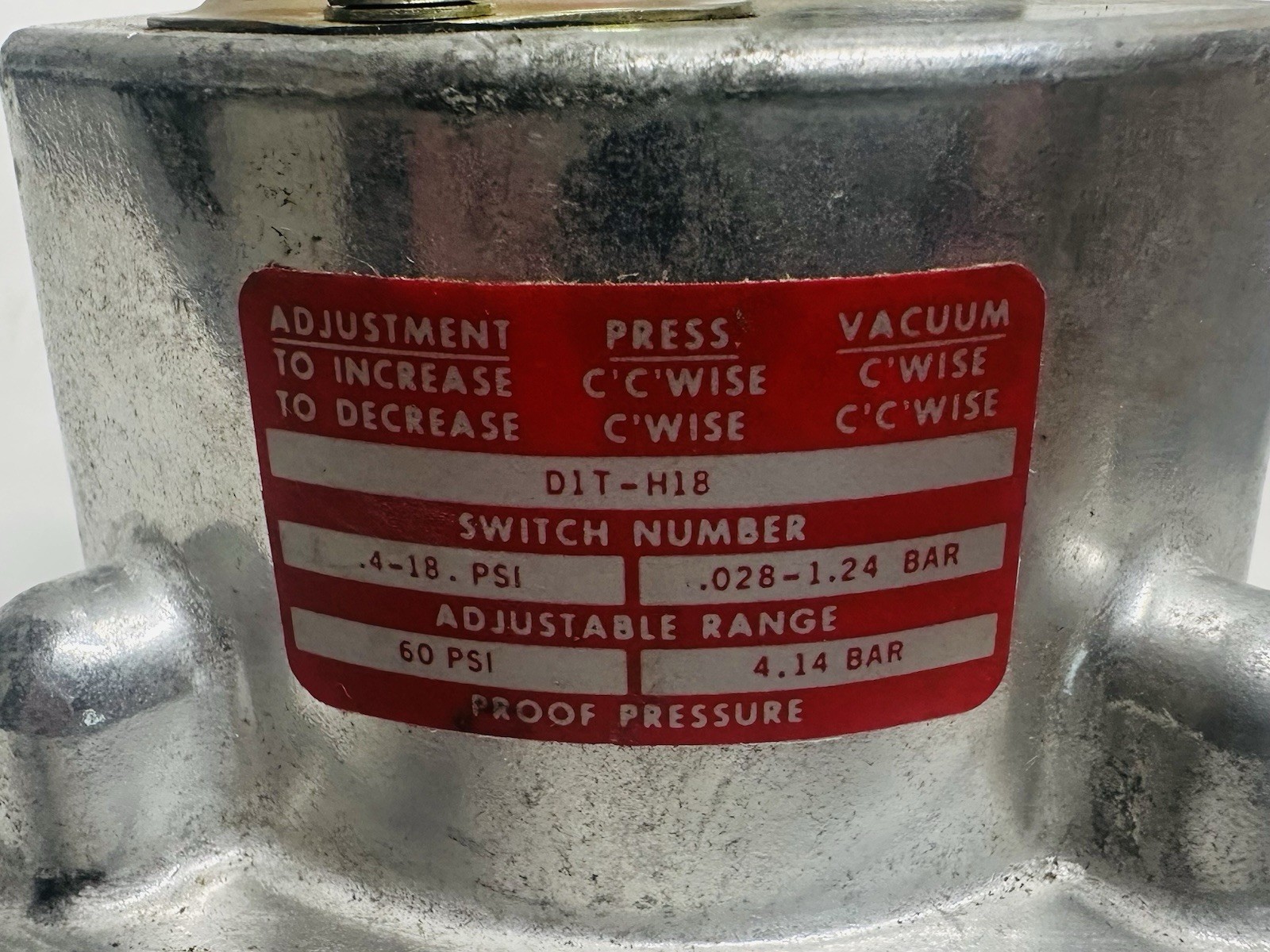 NEW Barksdale D1T-H18 Pressure Switch