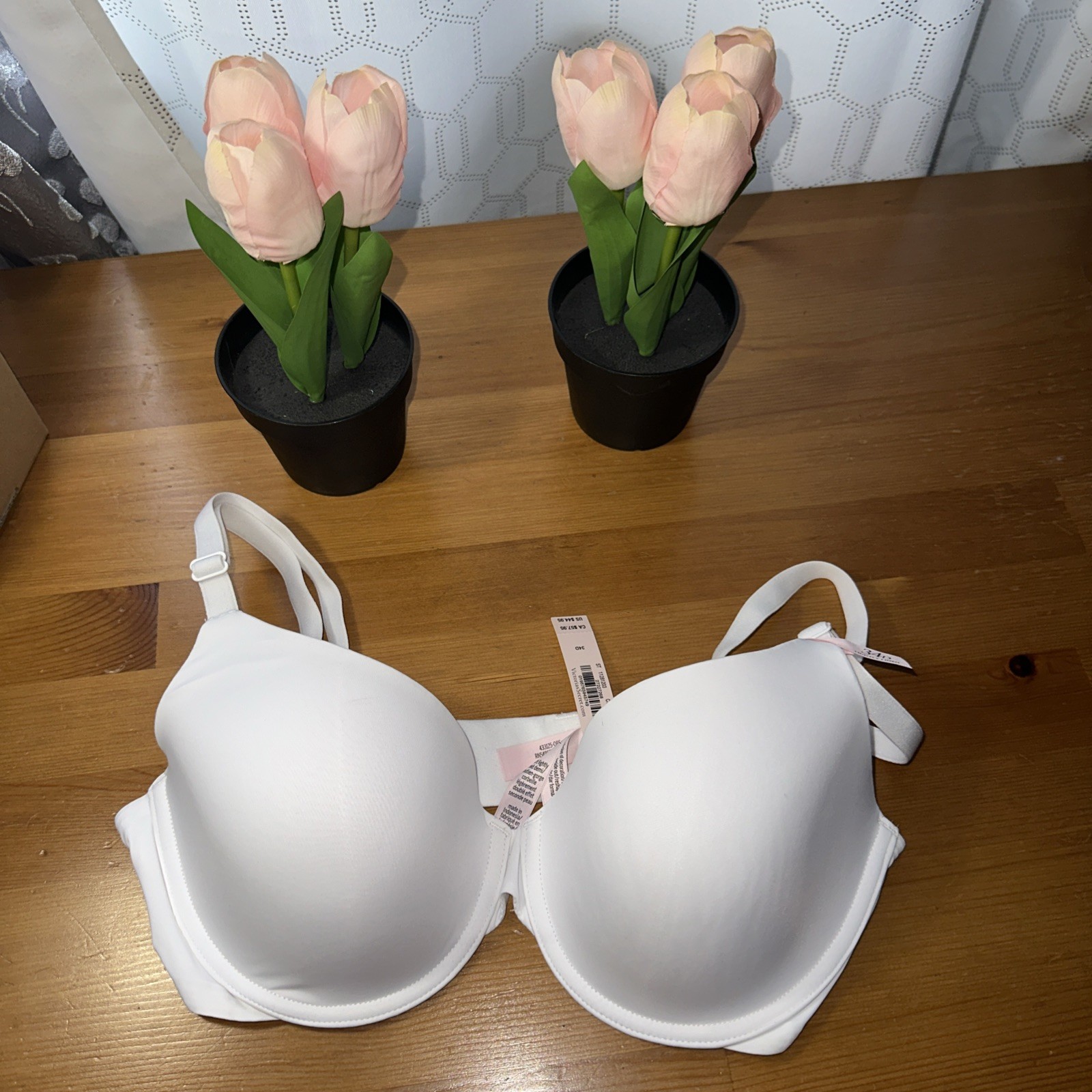 Victoria's Secret White Lighty Lined 34D Body By Victoria Perfect Shape Push Bra