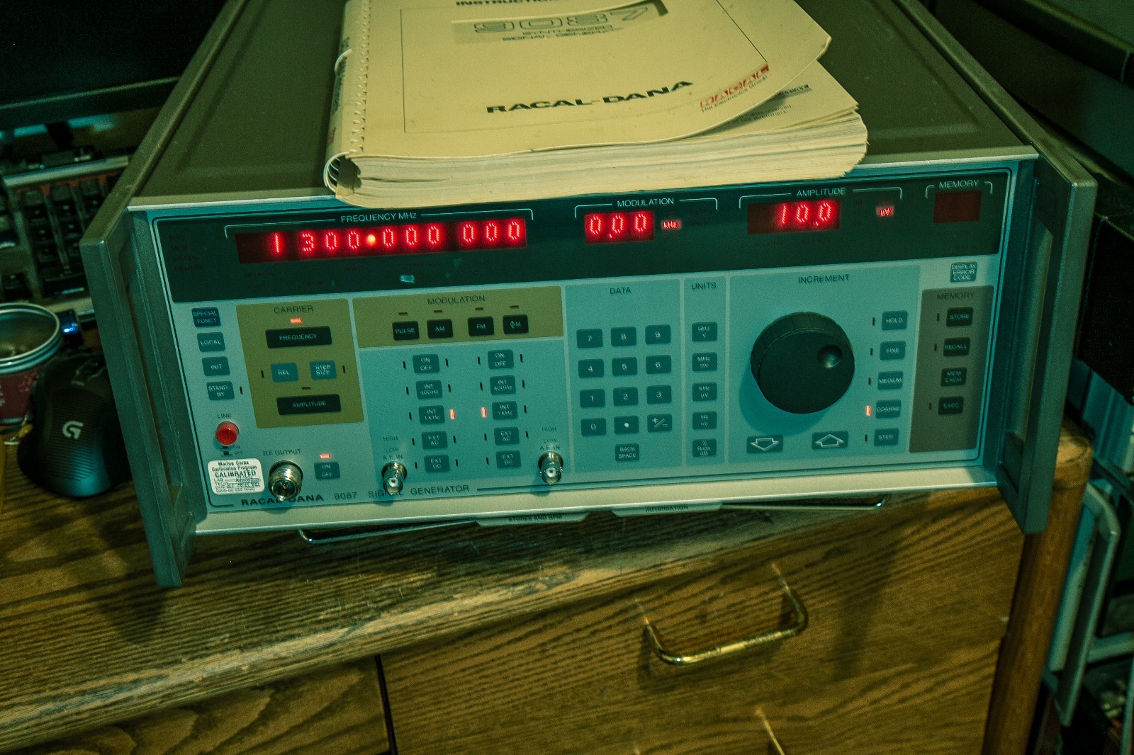 Racal-Dana 9087 RF Signal Generator 10kHz-1.3GHz AM/FM Sweep 2nV-2V Used