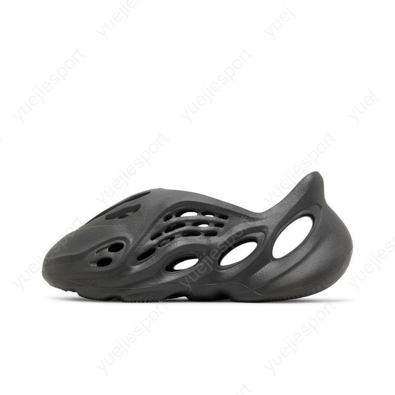 adidas Yeezy Foam Runner Onyx HP8739