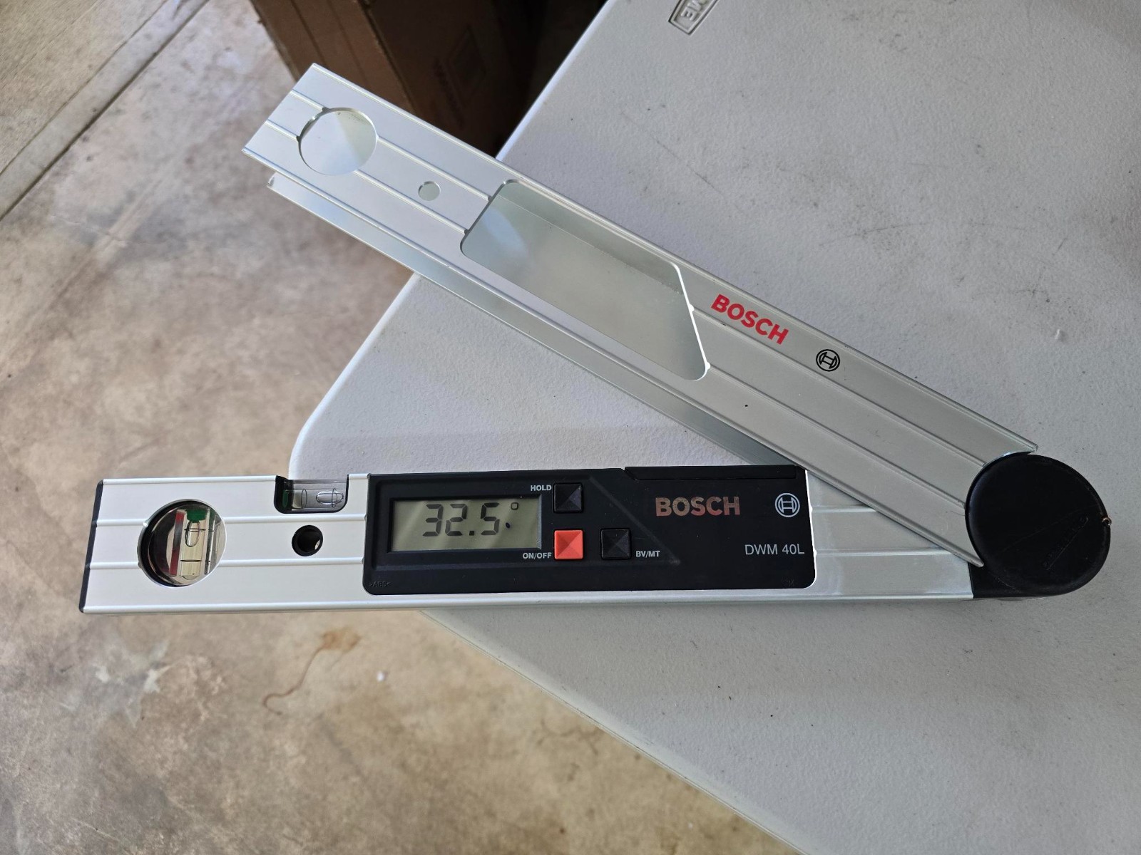 Bosch DWM 40L Miter Finder | Digital Angle Finder