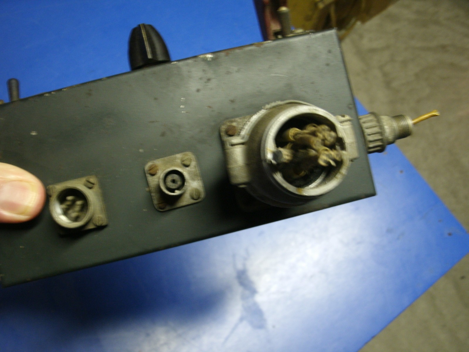 US AIRCRAFT GUN SIGHT - GUN CAMERA SWITCH W.W.II