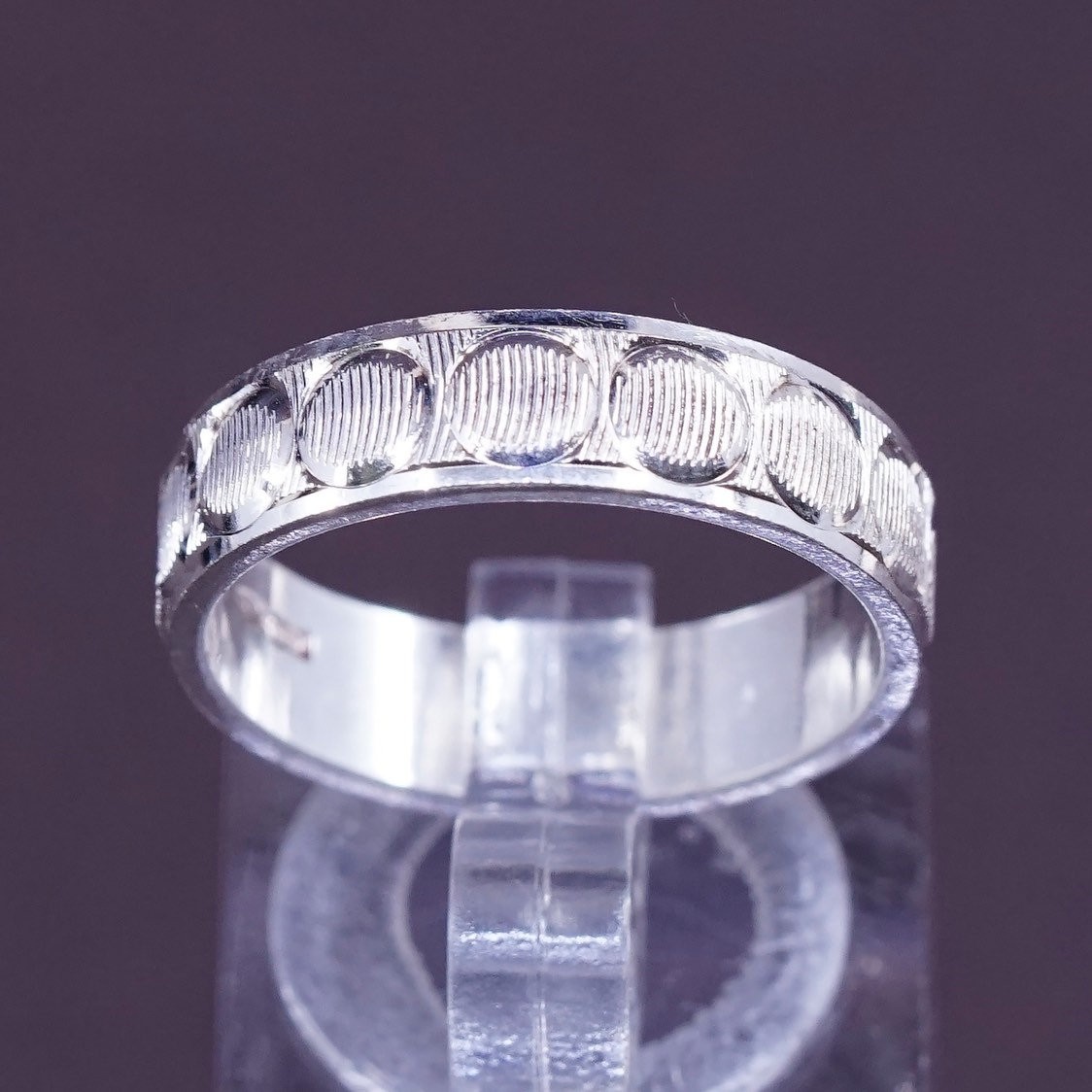 sz 7.75, vtg Sterling silver handmade ring, 925 band w/ circle pattern