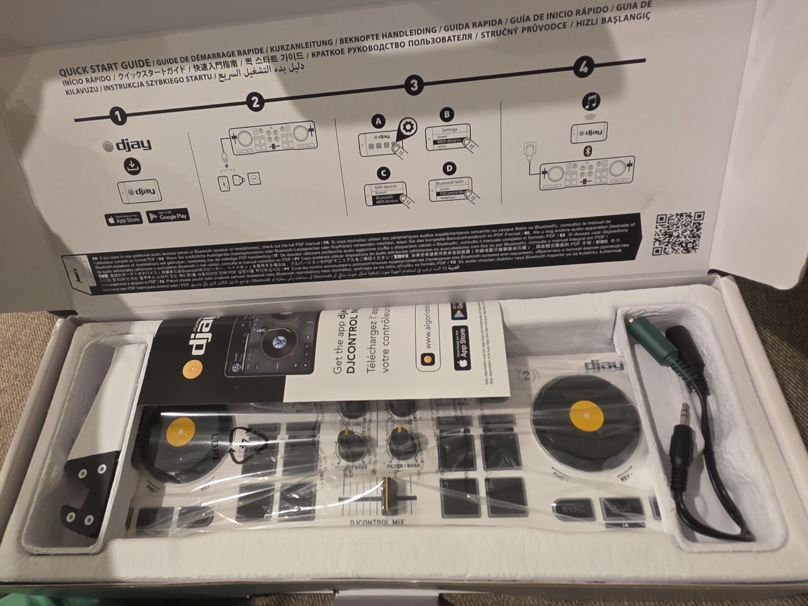 Hercules DJControl Mix Bluetooth Wireless DJ Controller for iOS & Android Phone