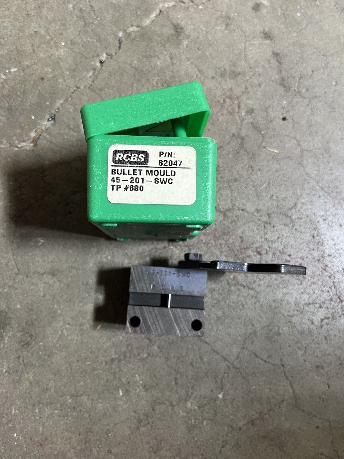 RCBS 2 CAVITY BULLET MOULD .45-201-SWC 680 82407
