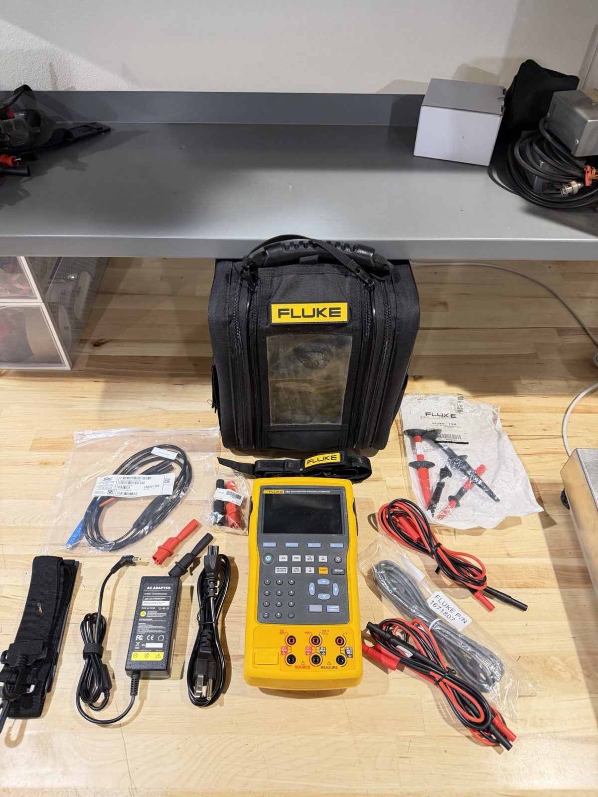 FLUKE 754 DOCUMENTING PROCESS CALIBRATOR W/ ACCESSORIES (TESTED) FREE SHIPPING