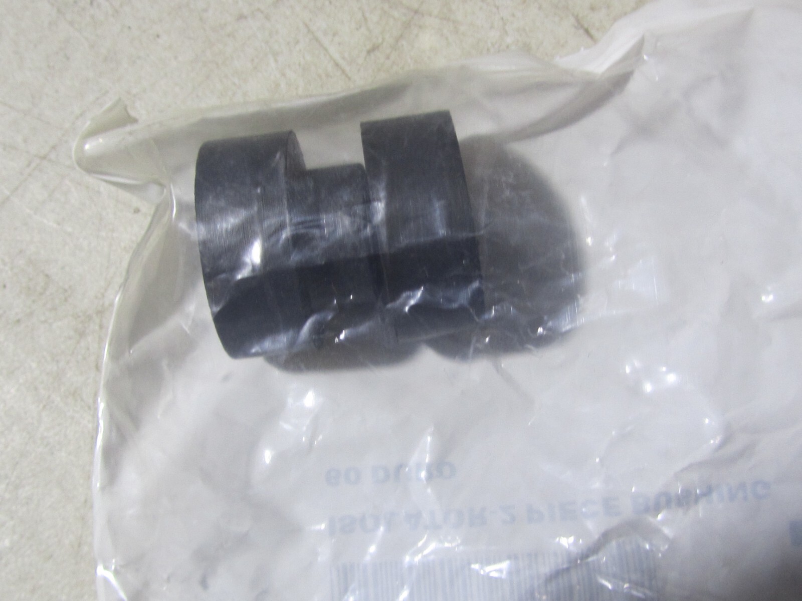 NEW GENUINE OEM WORKHORSE W0010127 UPPER/LOWER RADIATOR BRACE ISOLATOR 2 PIECE