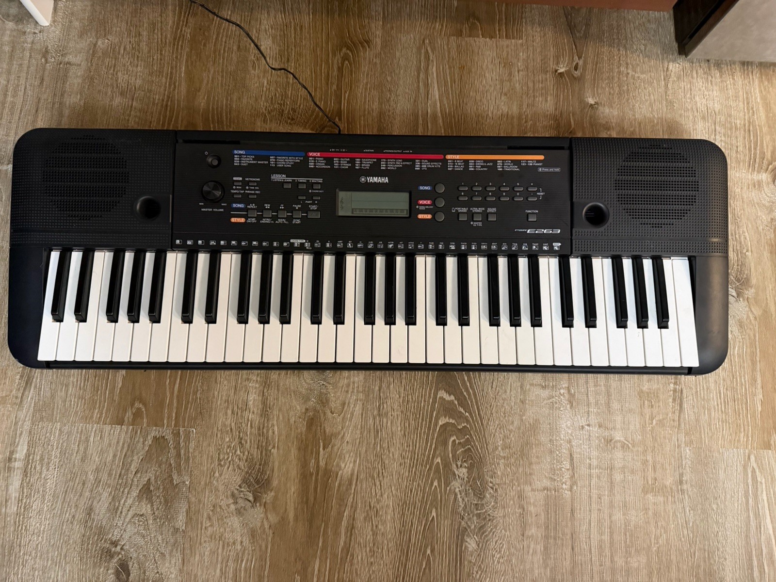 Yamaha PSR-E263 61-Key Portable Digital Keyboard Black!! Tested !!