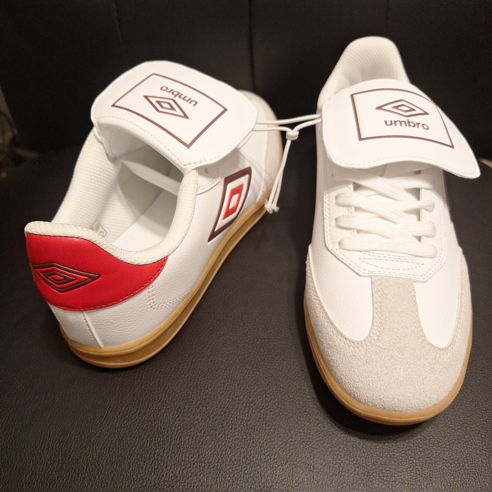 UMBRO-TX Men's Soccer Sneakers 8.5 White Red Beige Low Top Lace Up Athletic Shoe