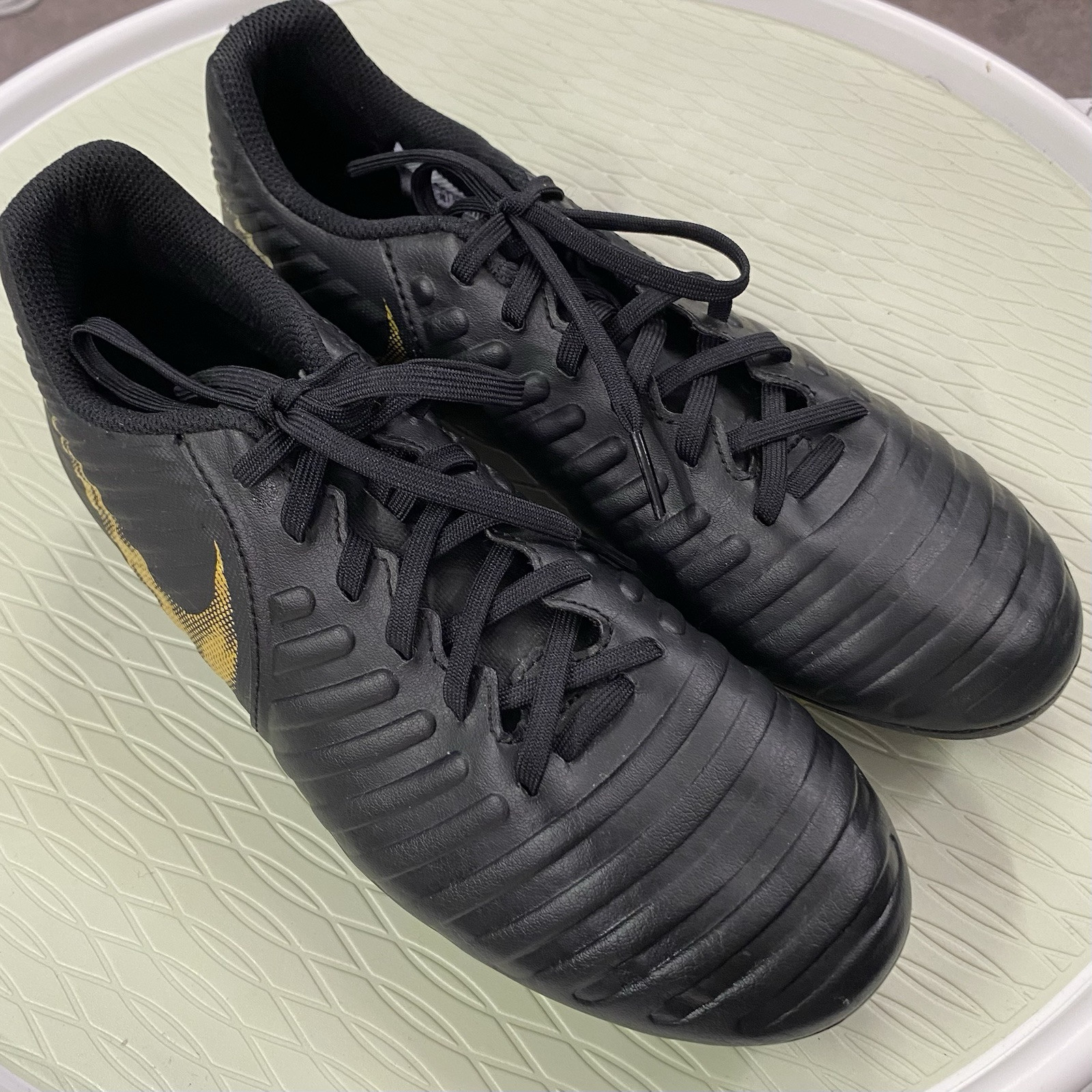 Nike Men's Boys Tiempo Legend 7 Club FG Soccer Cleats AO2597-077 Black/Gold