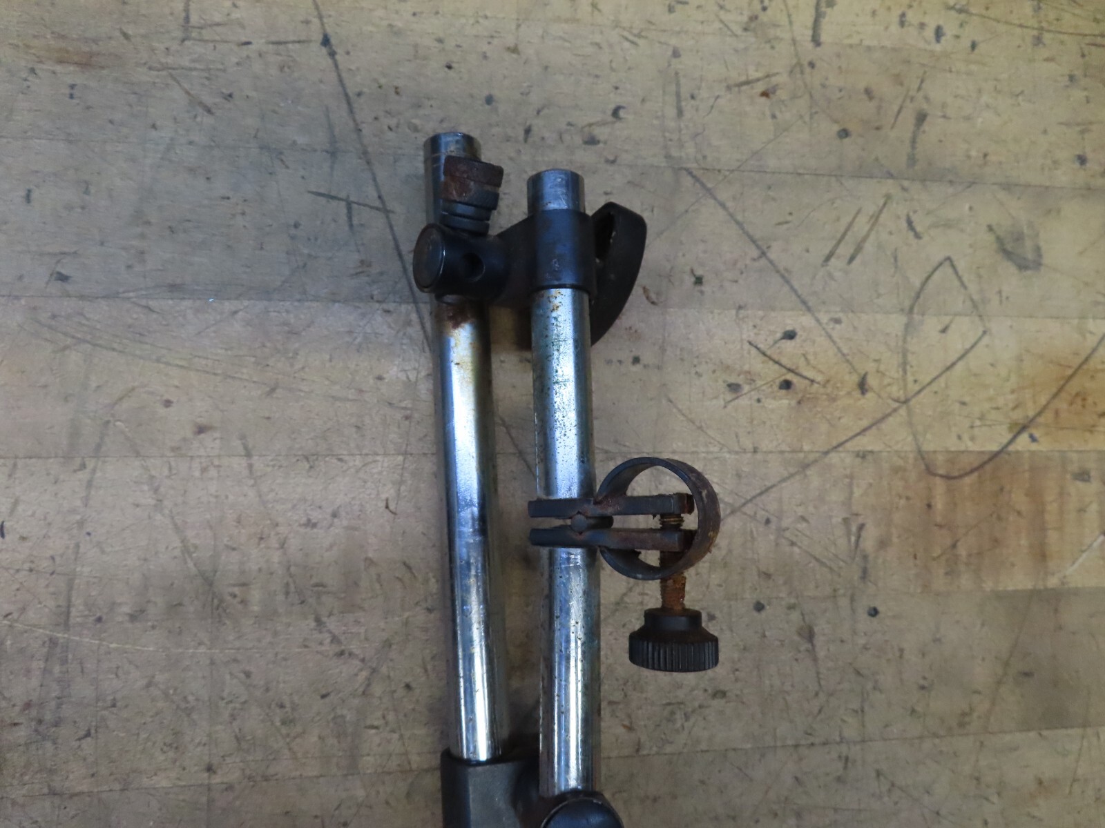 Taiwan on/off magnetic indicator base & fine adjust rods (@D63)