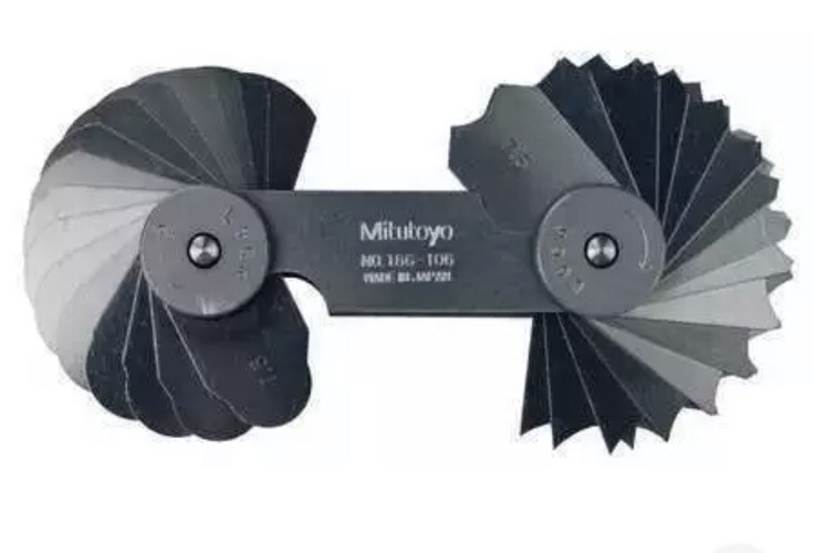 Mitutoyo 186-106, Radius Gage Set, 32 Pairs of Leaves, 7.5mm to 15mm by 0.5mm