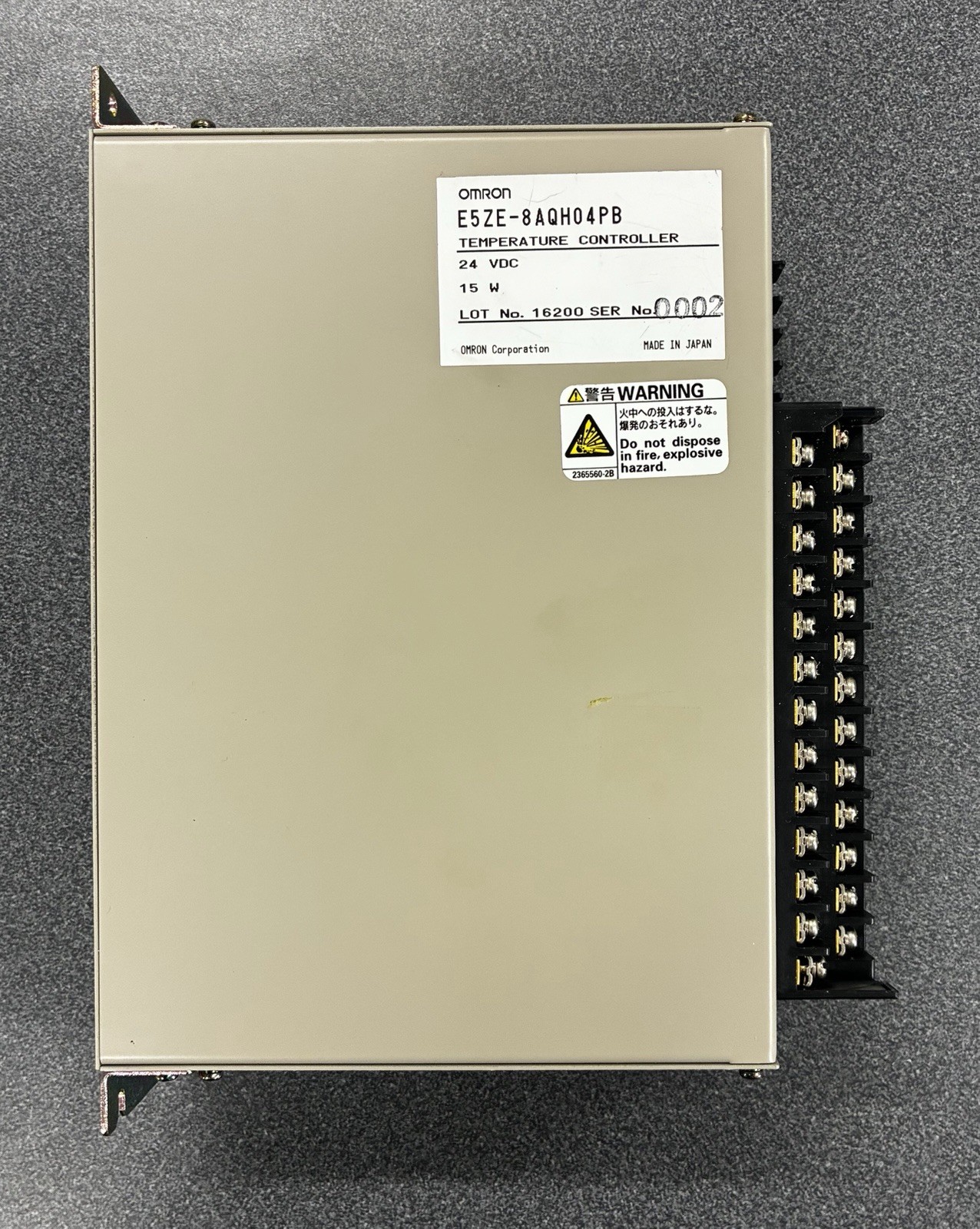 Omron E5ZE-8AQH04PB Temperature Controller 24 VDC 15 W