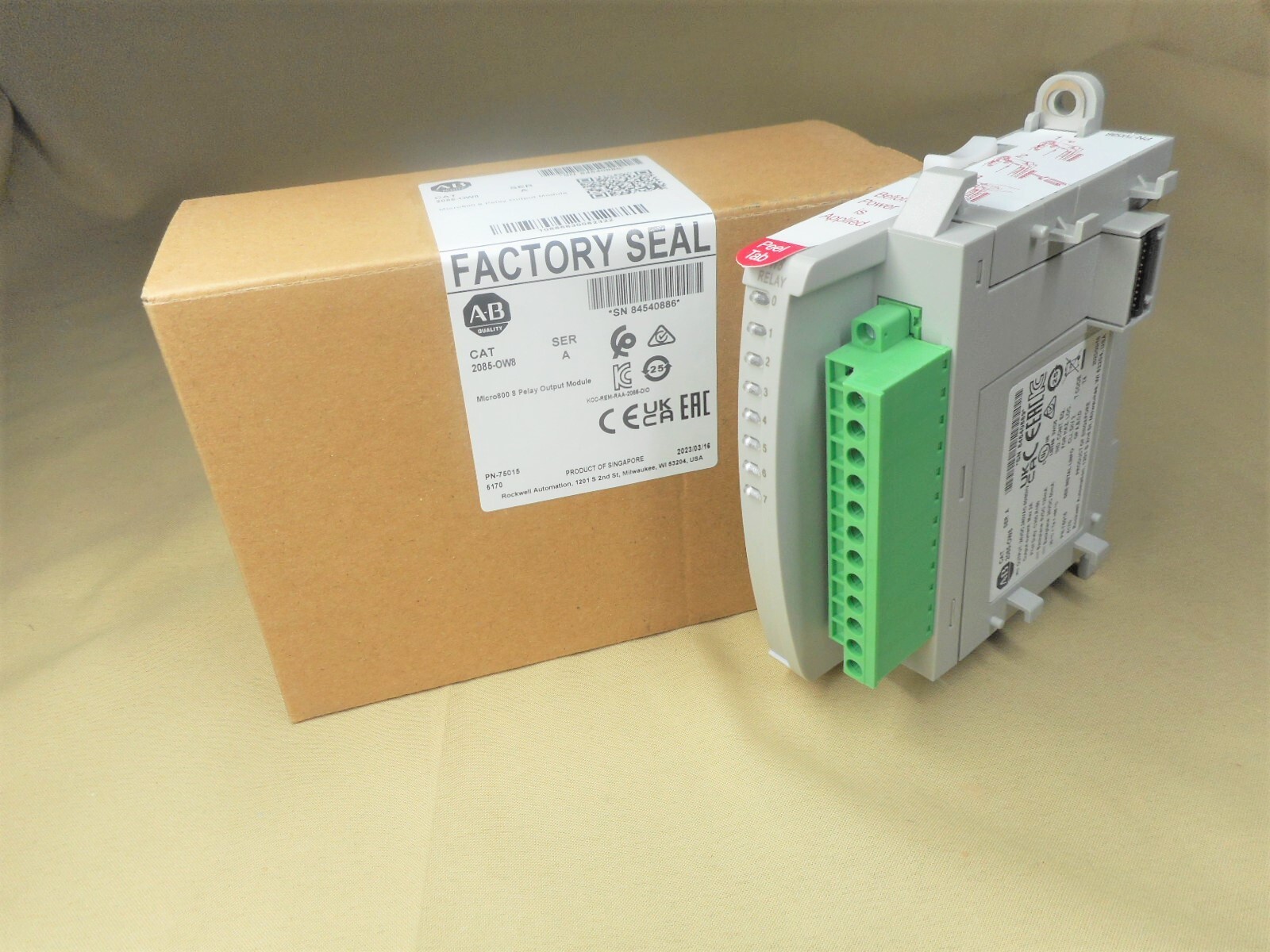 Allen Bradley 2085-OW8 I/O module (NIB)