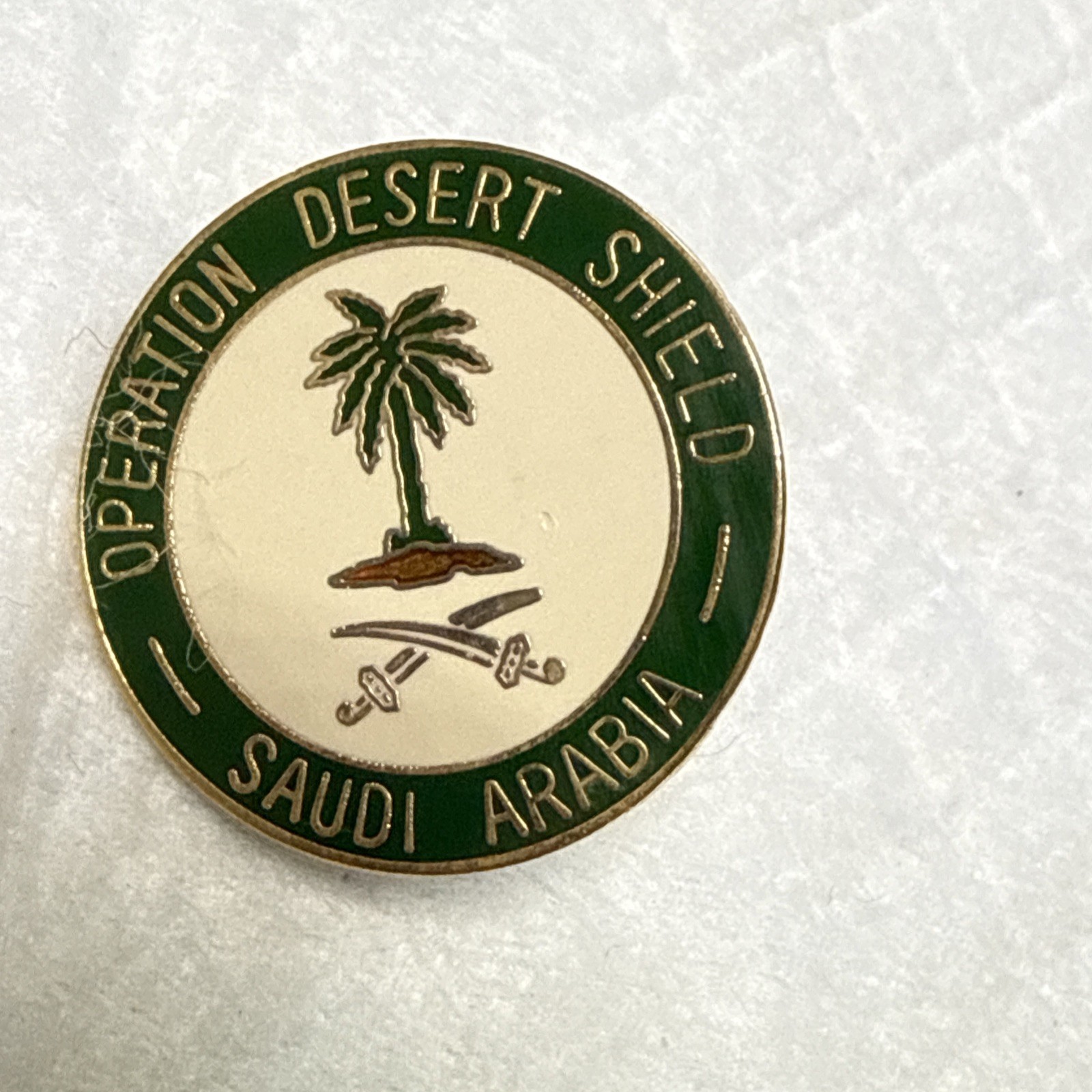 Operation DESERT SHIELD Saudi Arabia Hat Pin US ARMY Military Lapel Vtg #89