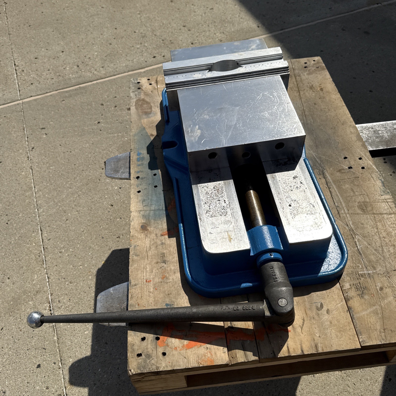 KURT D100 VISE (002