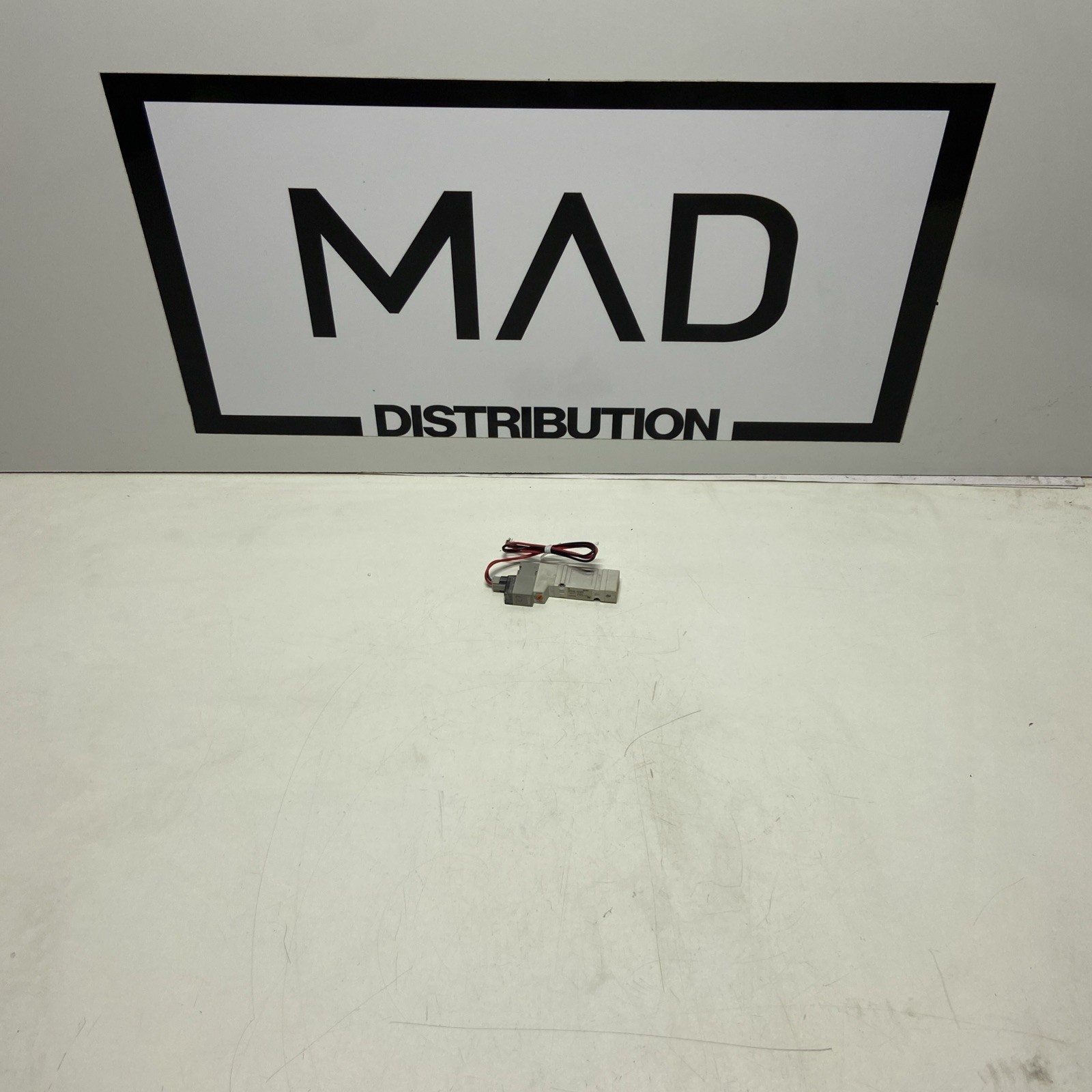 Brand New SMC SY3140-5LZD 5 Port Solenoid Valve Rubber Seal PLC