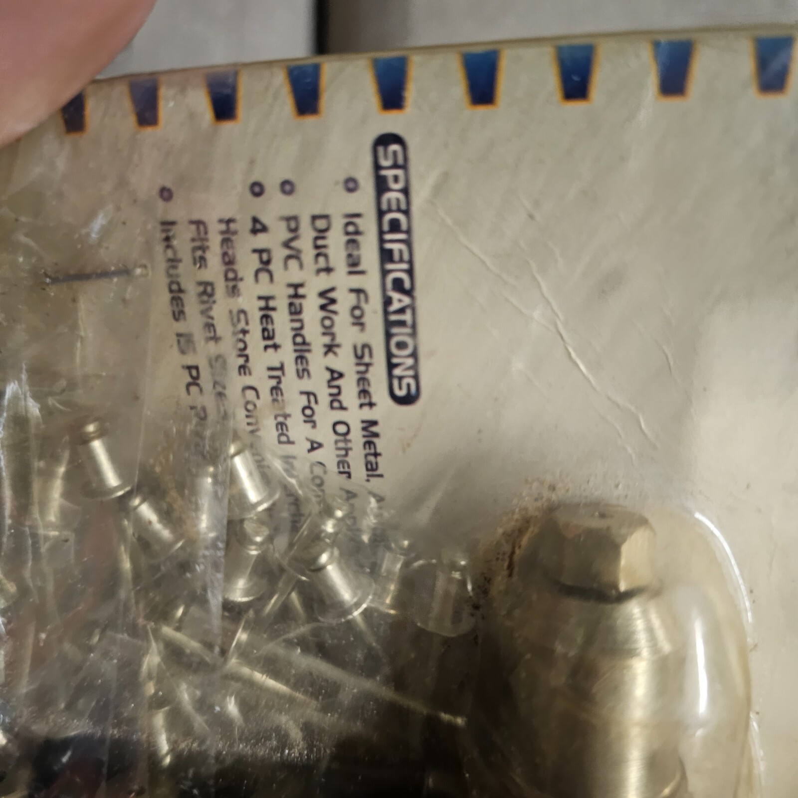 Hand riveter