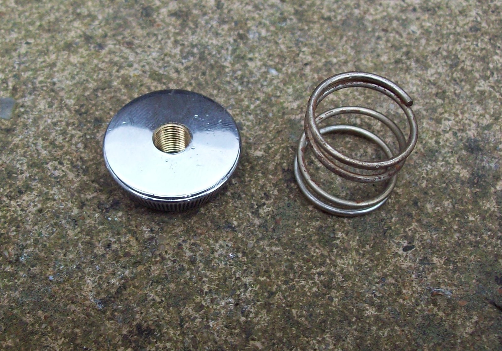 Premier 2000 snare drum tensioning knob and spring