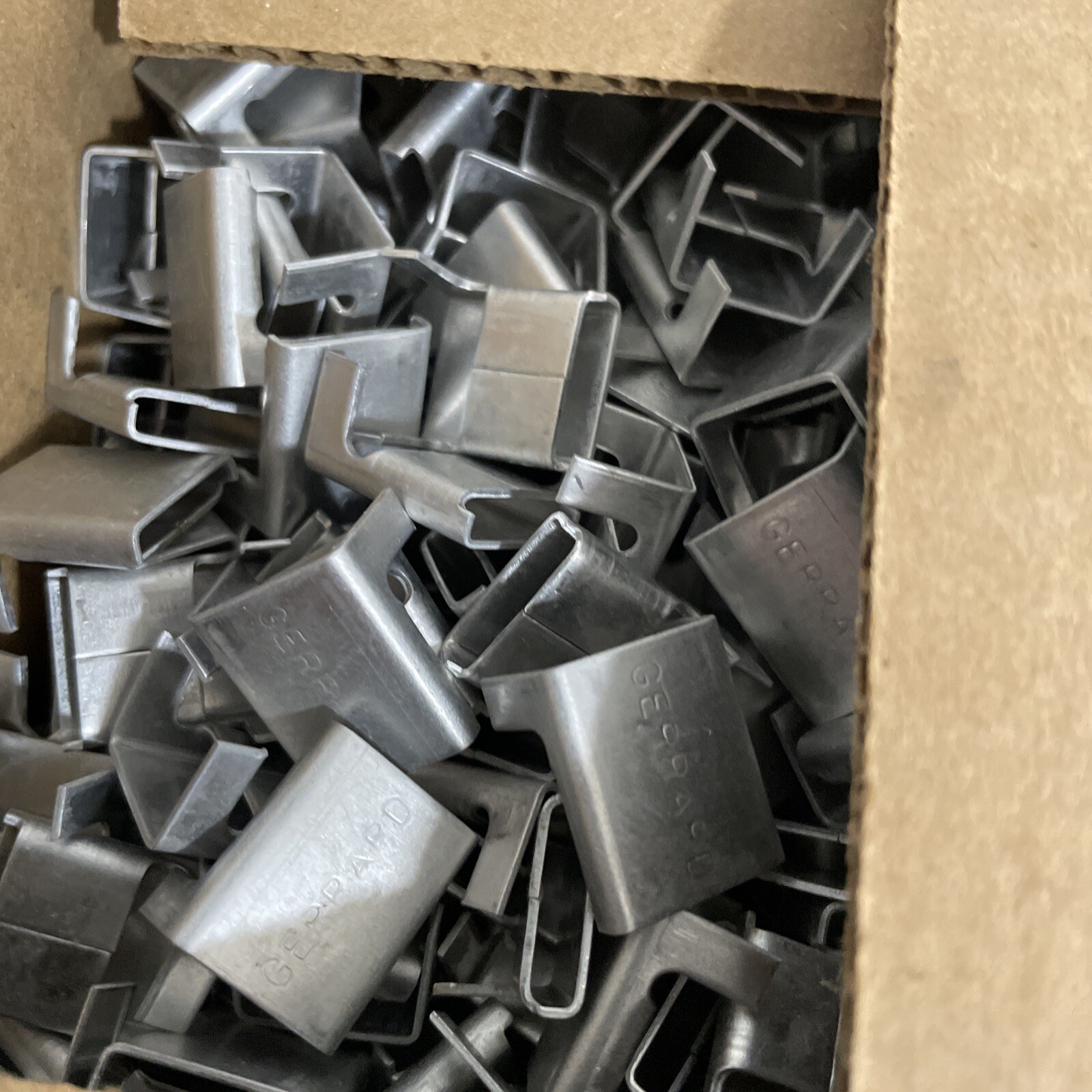 *NEW* BOX OF 1000(?) Gerrard Strapbinder 1/2" Aluminum Wing Seals WA12AL