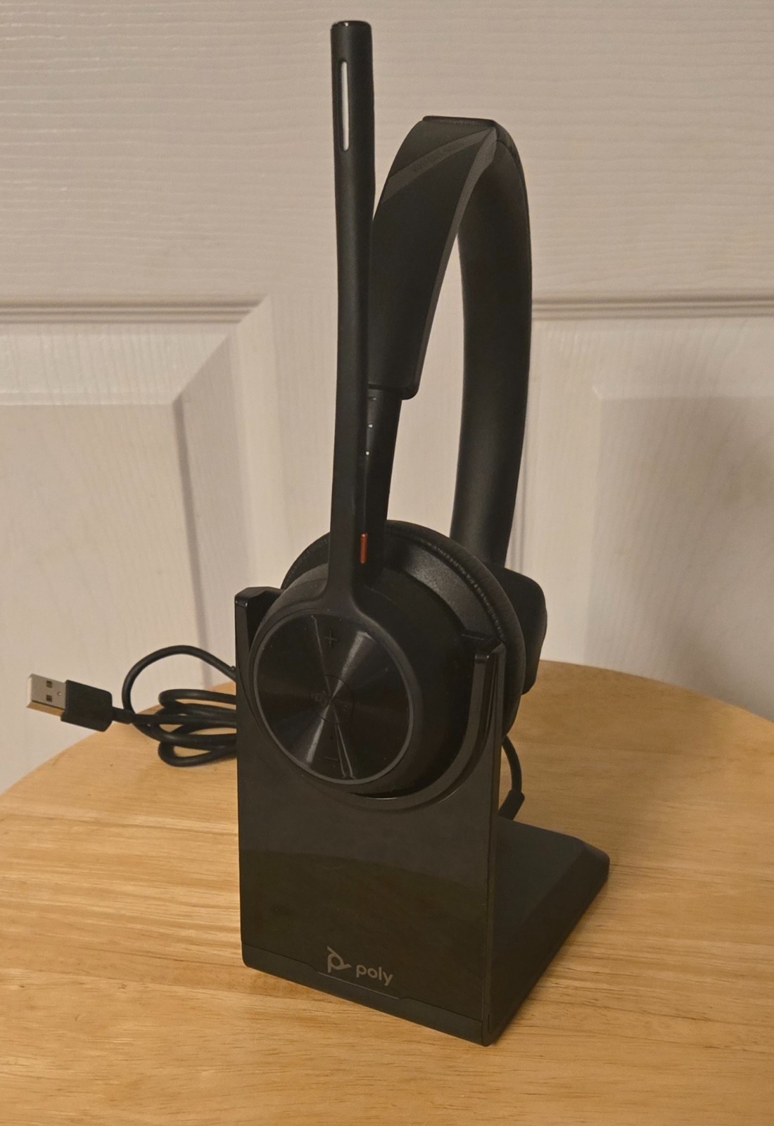 Poly Voyager 4310 Mono Headset with USB-A Charge stand