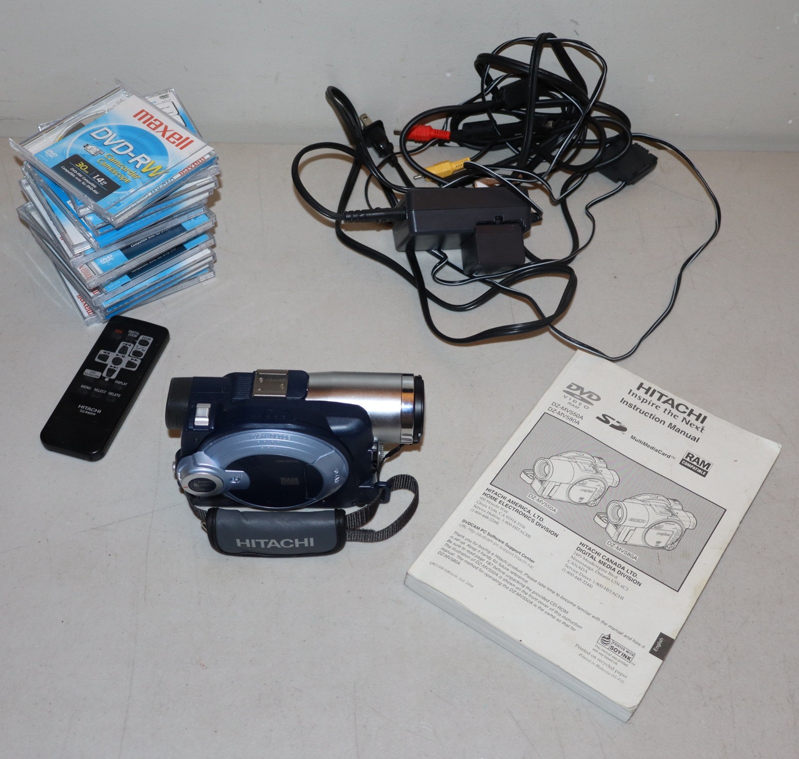 Hitachi DVD Camcorder DZ-MV550A – Bundle – Works