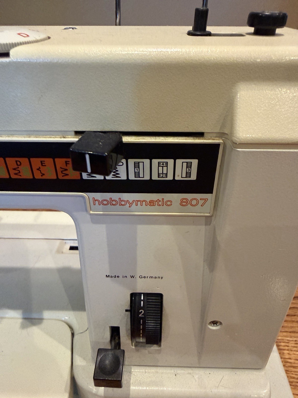 Pfaff Hobbymatic 807 Sewing Machine - With Accessories And Manual UNTESTED READ