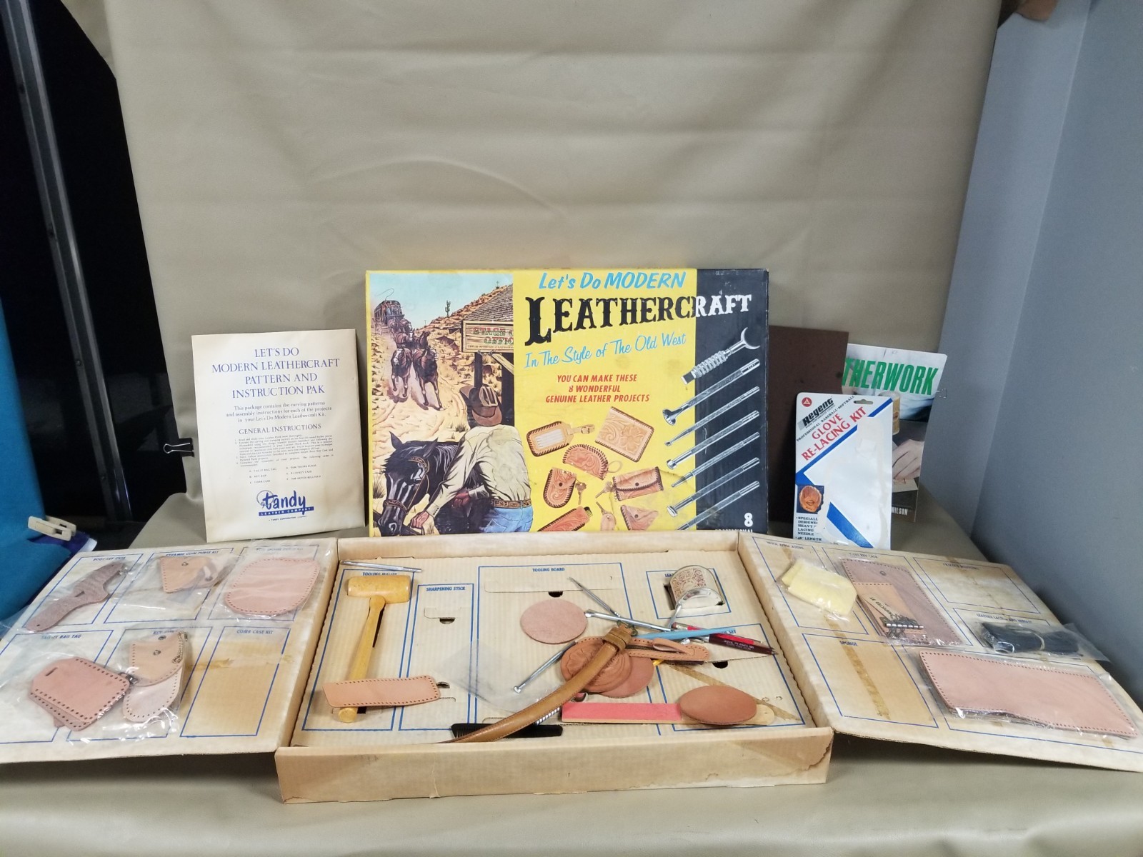 Vintage Tandy No.5500 Beginners Leathercraft Kit - Mostly Complete