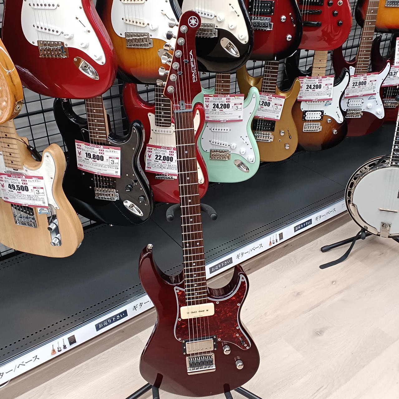 YAMAHA PAC611HFM electric guitar