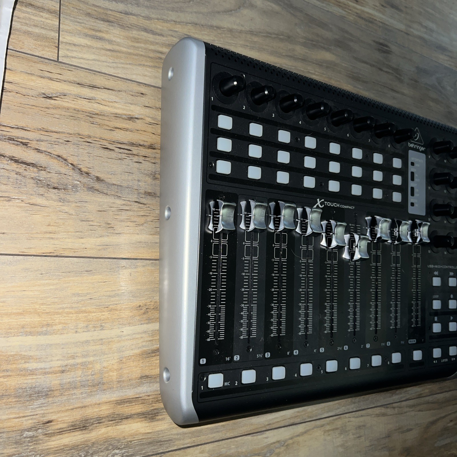 Behringer X-Touch Compact Universal Control Surface Music Recording Studio Mixer