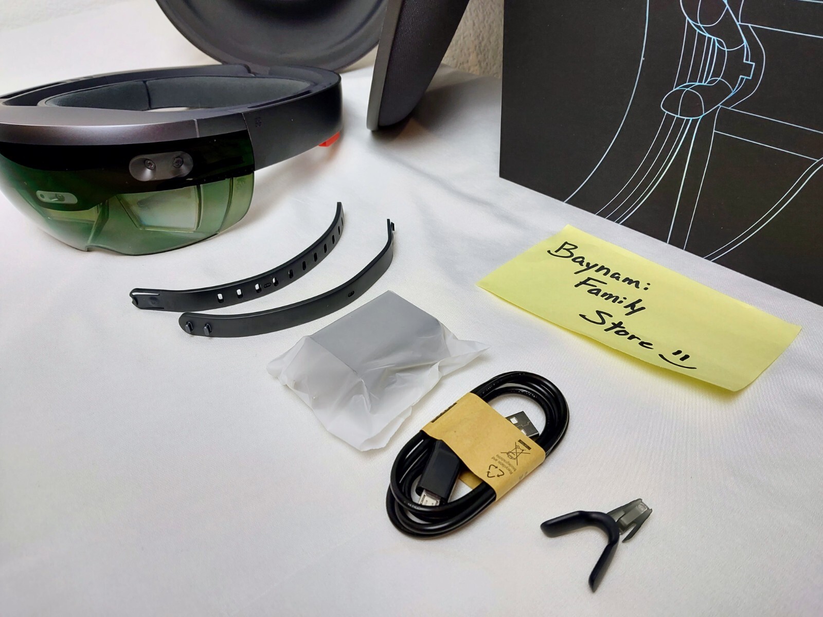 Microsoft HoloLens Developer Edition 1st Generation & Case - Excellent Condition