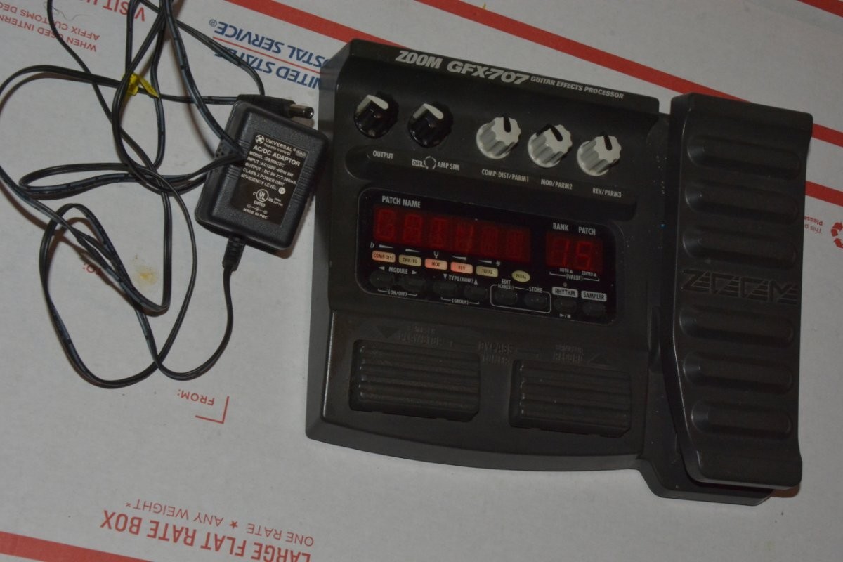 Tested/Working Zoom GFX-707 Guitar Effects Processor-w batts+power supply