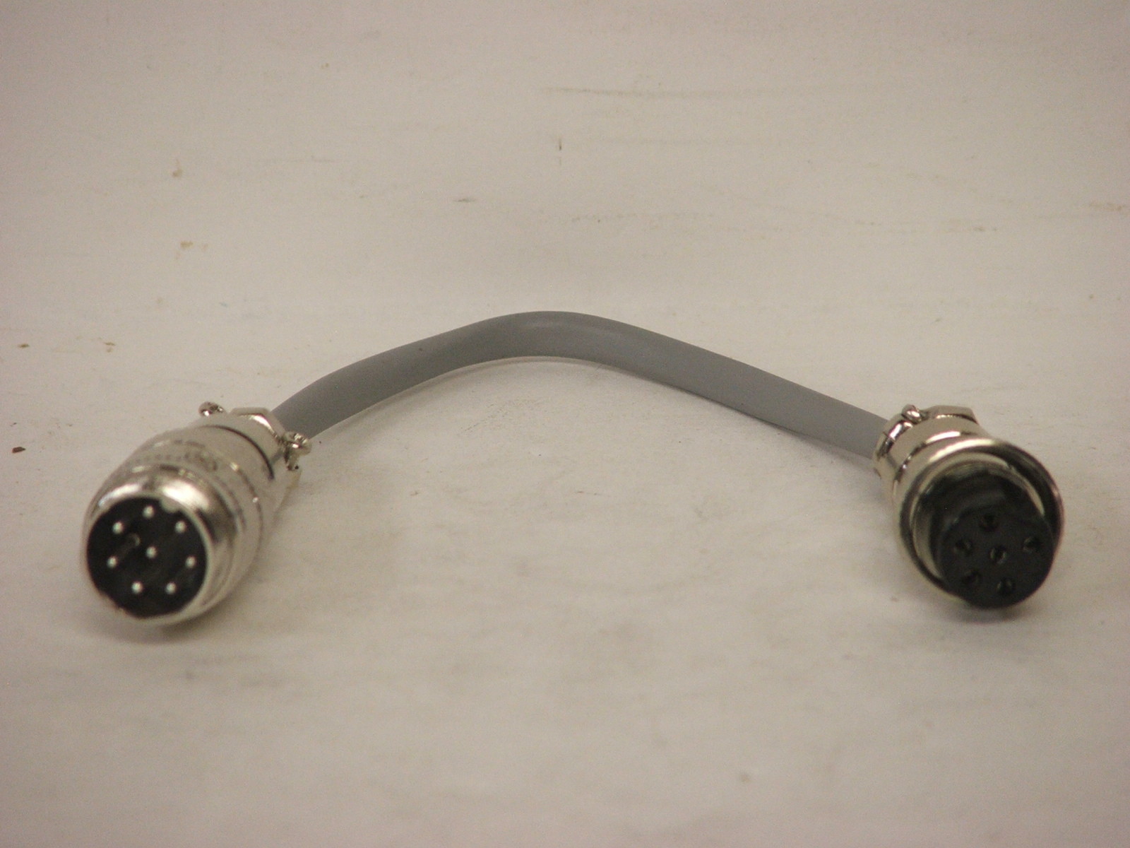 Yaesu 8 Pin Round To RCI-2950 6 Pin Round Microphone Adapter