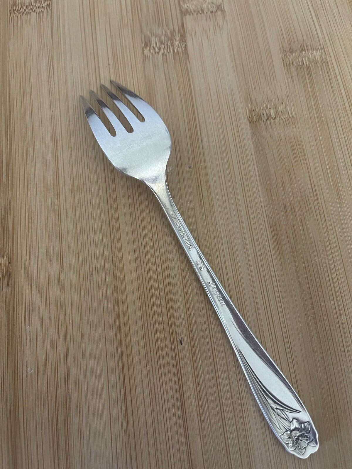1847 Rogers IS Silverplate DAFFODIL Salad Fork 6.75"